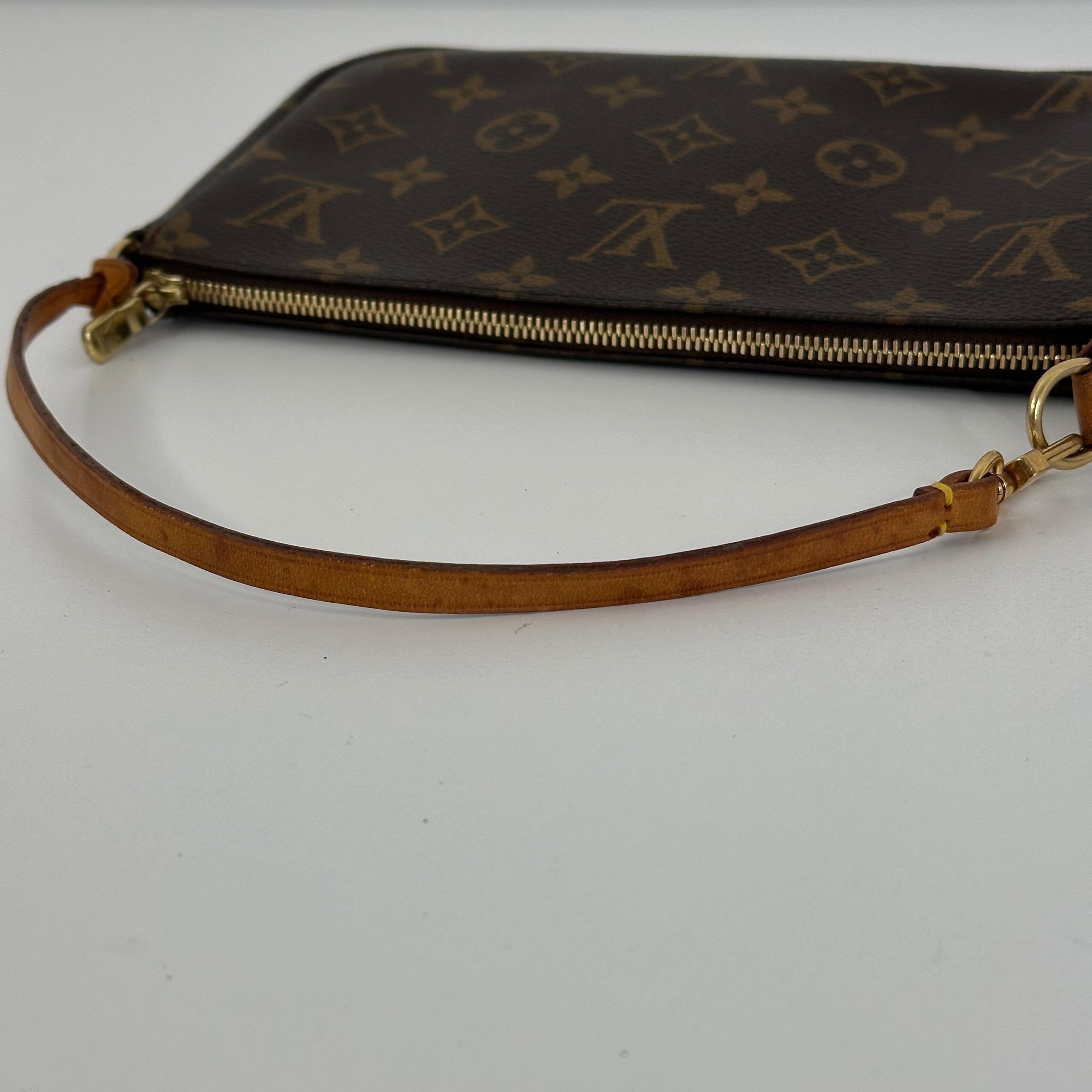 Pochette Accessories