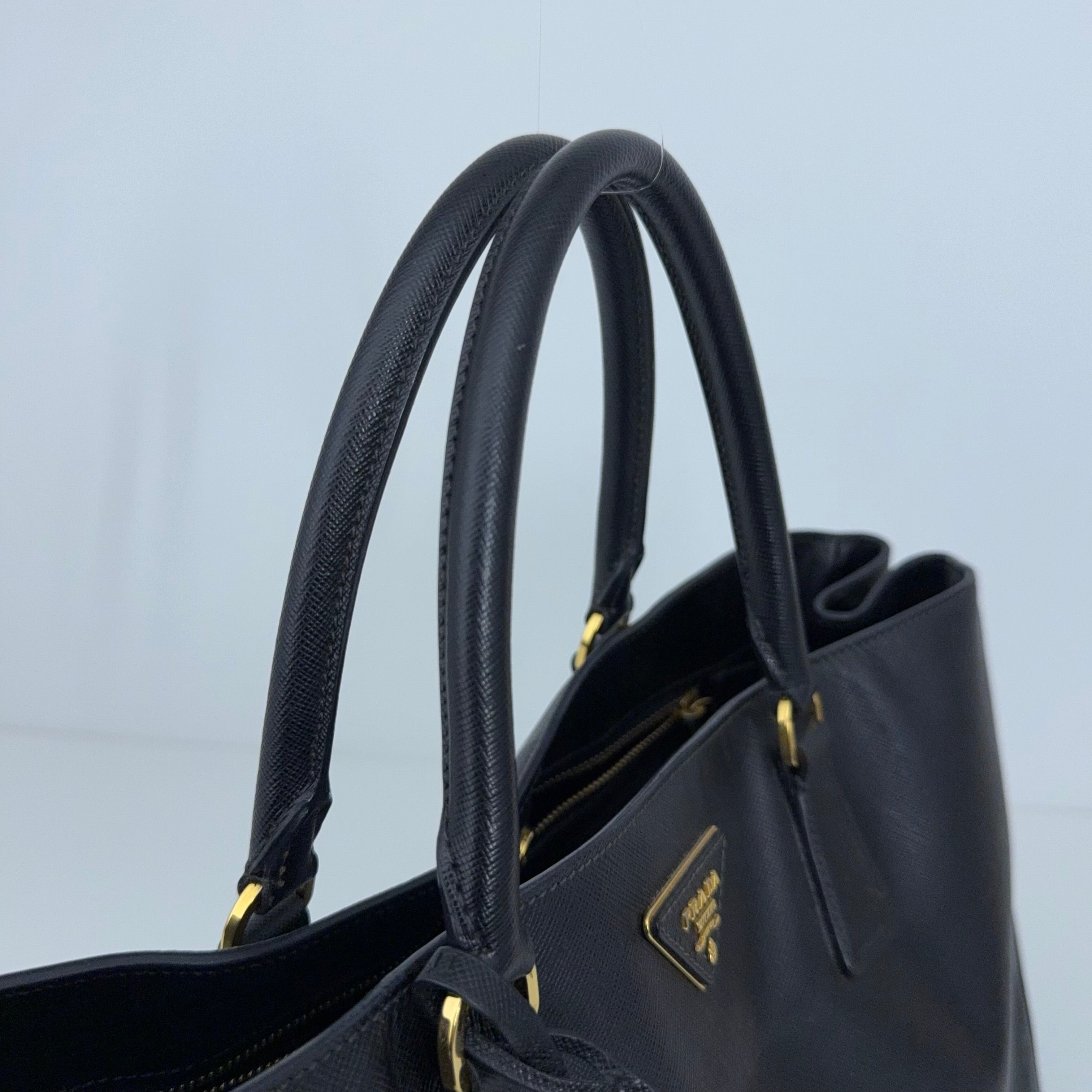 Large Saffiano Lux