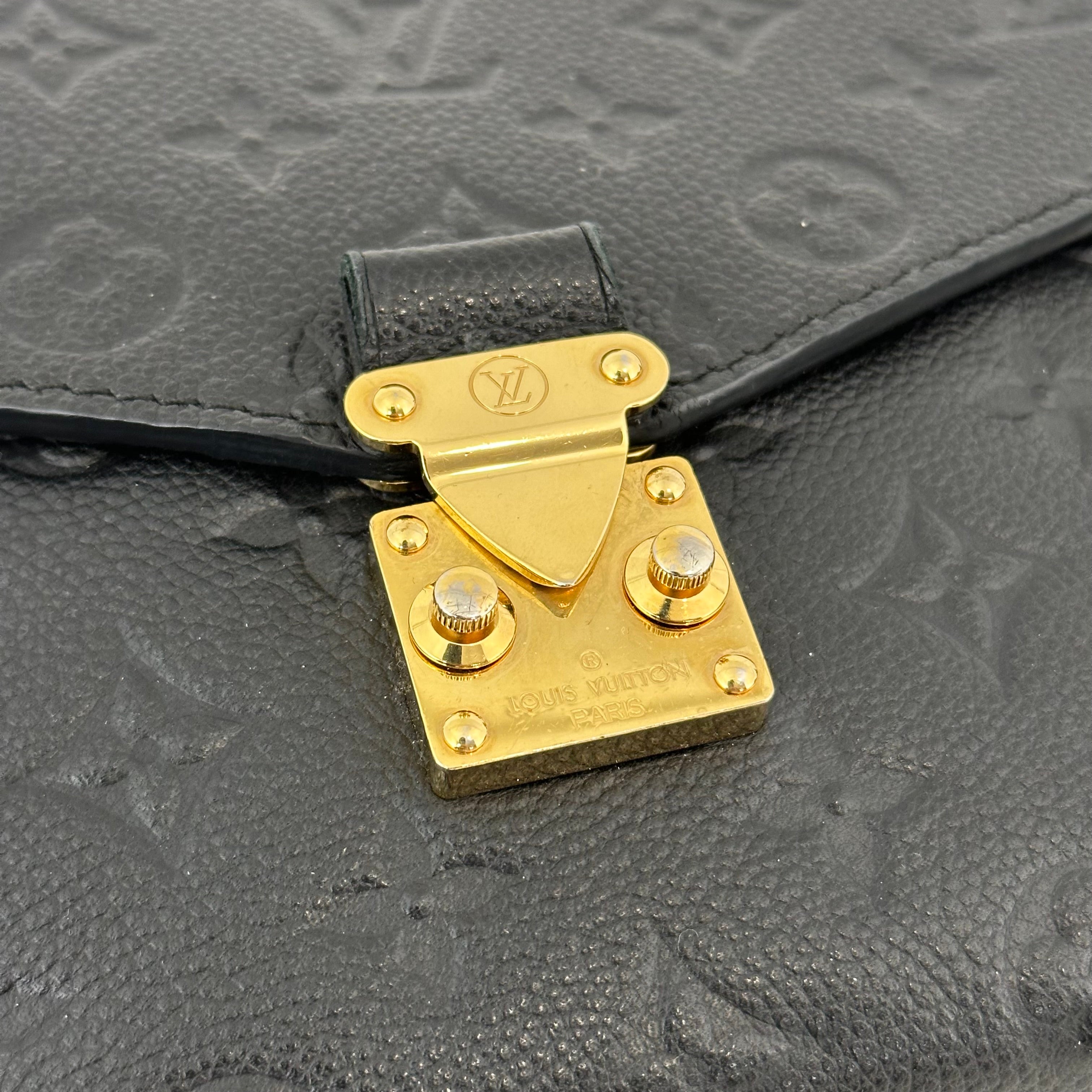 Black Pochette Metis