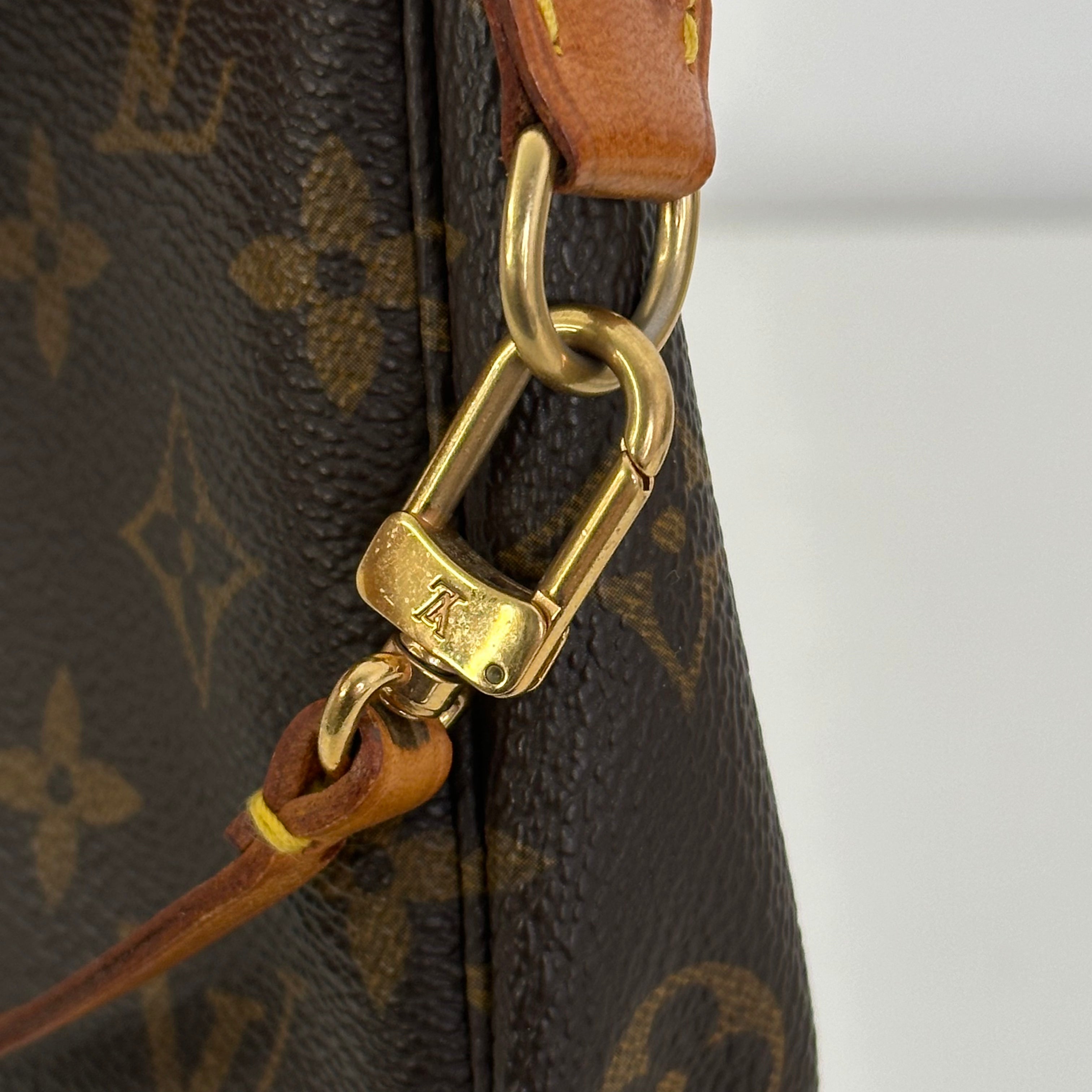 Pochette Accessories
