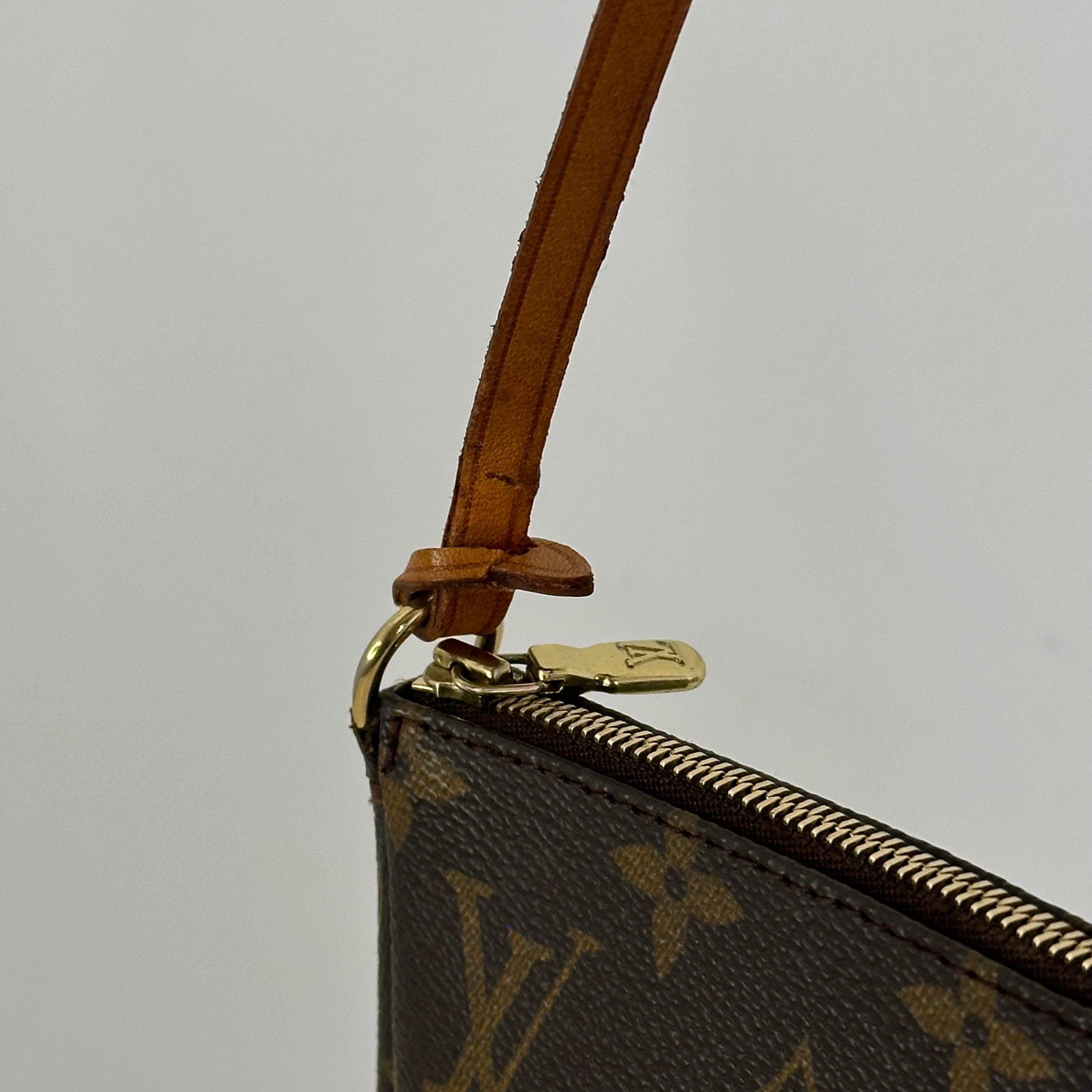 Pochette Accessories