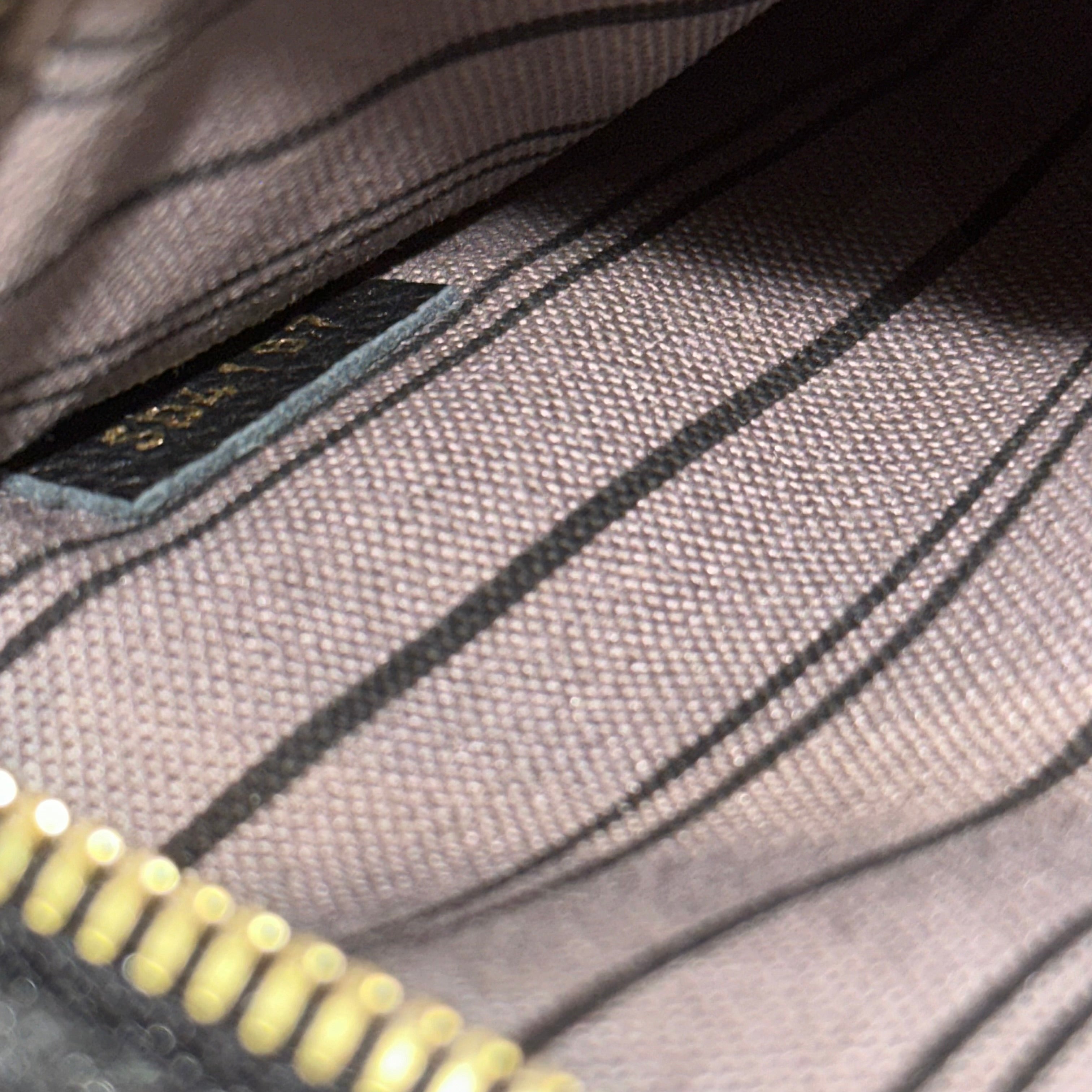 Black Pochette Metis