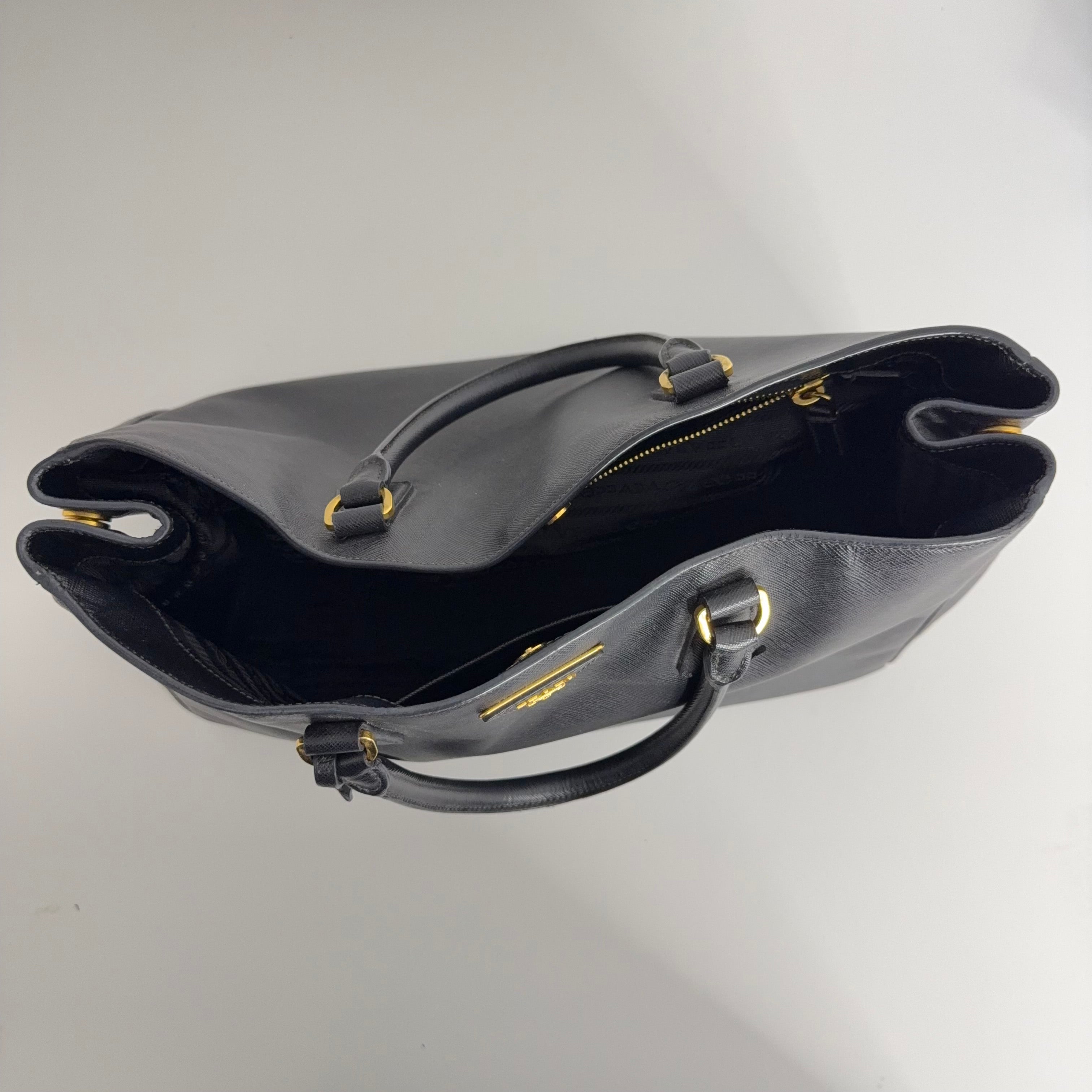 Large Saffiano Lux