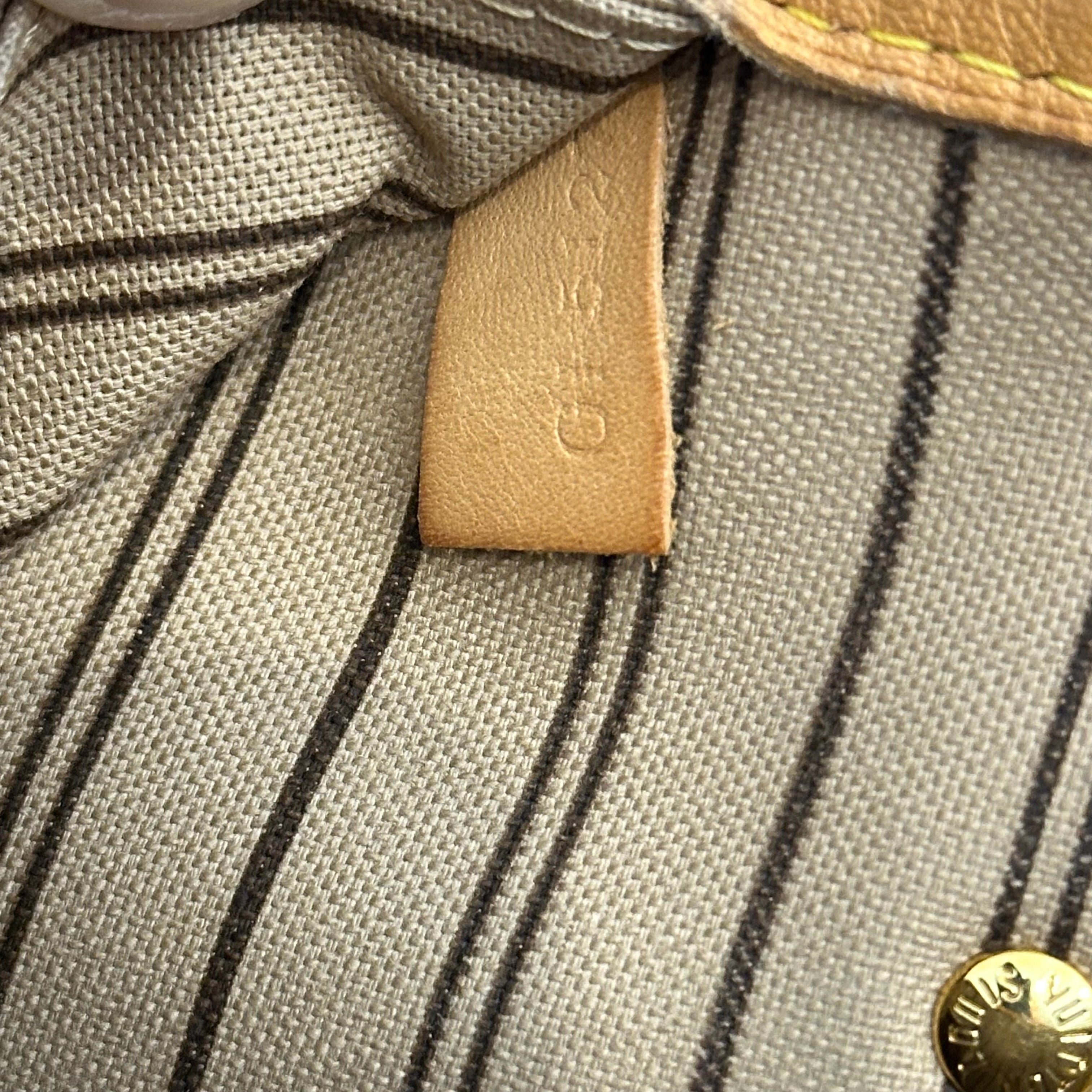 Neverfull MM w/ Pouch