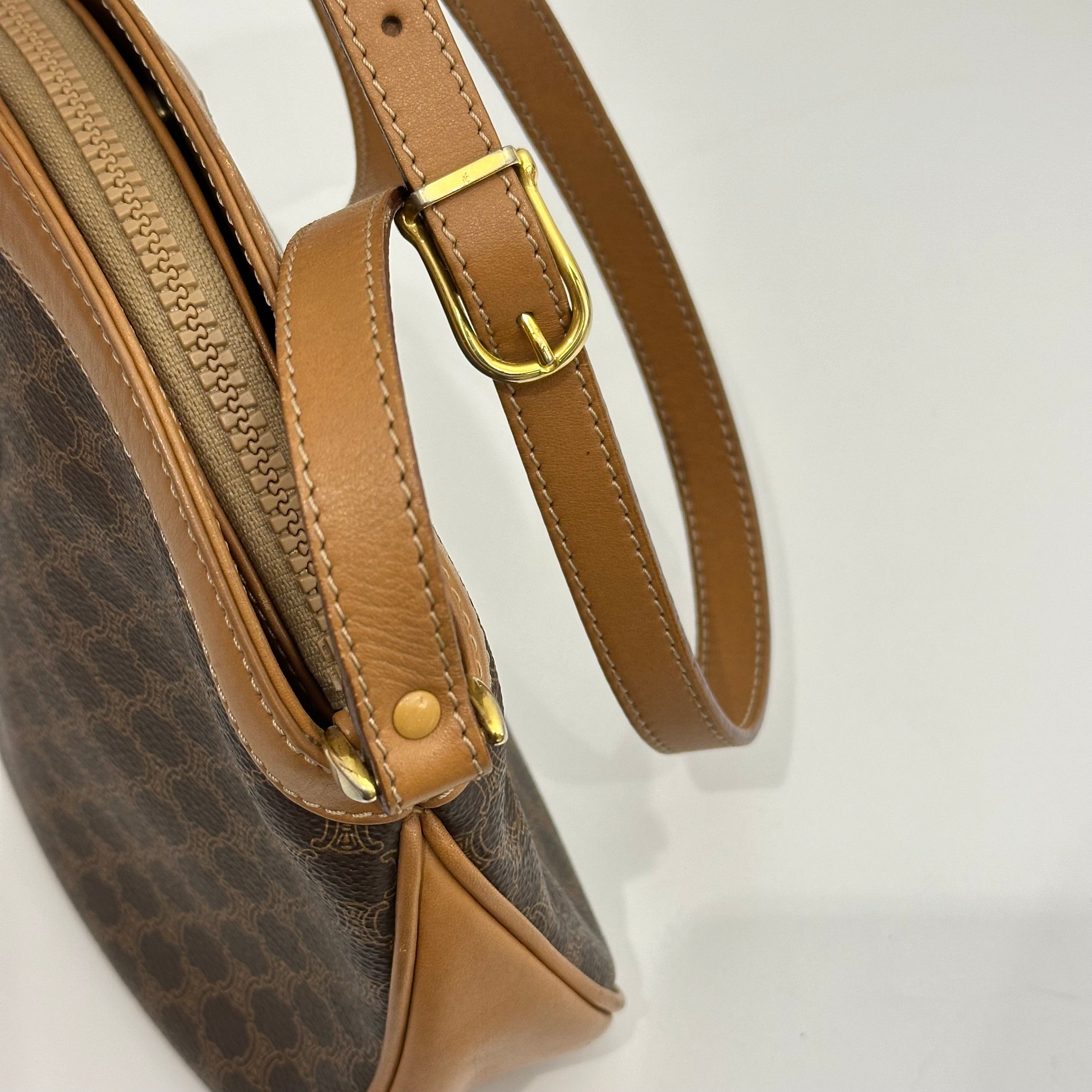 Macadam Crossbody