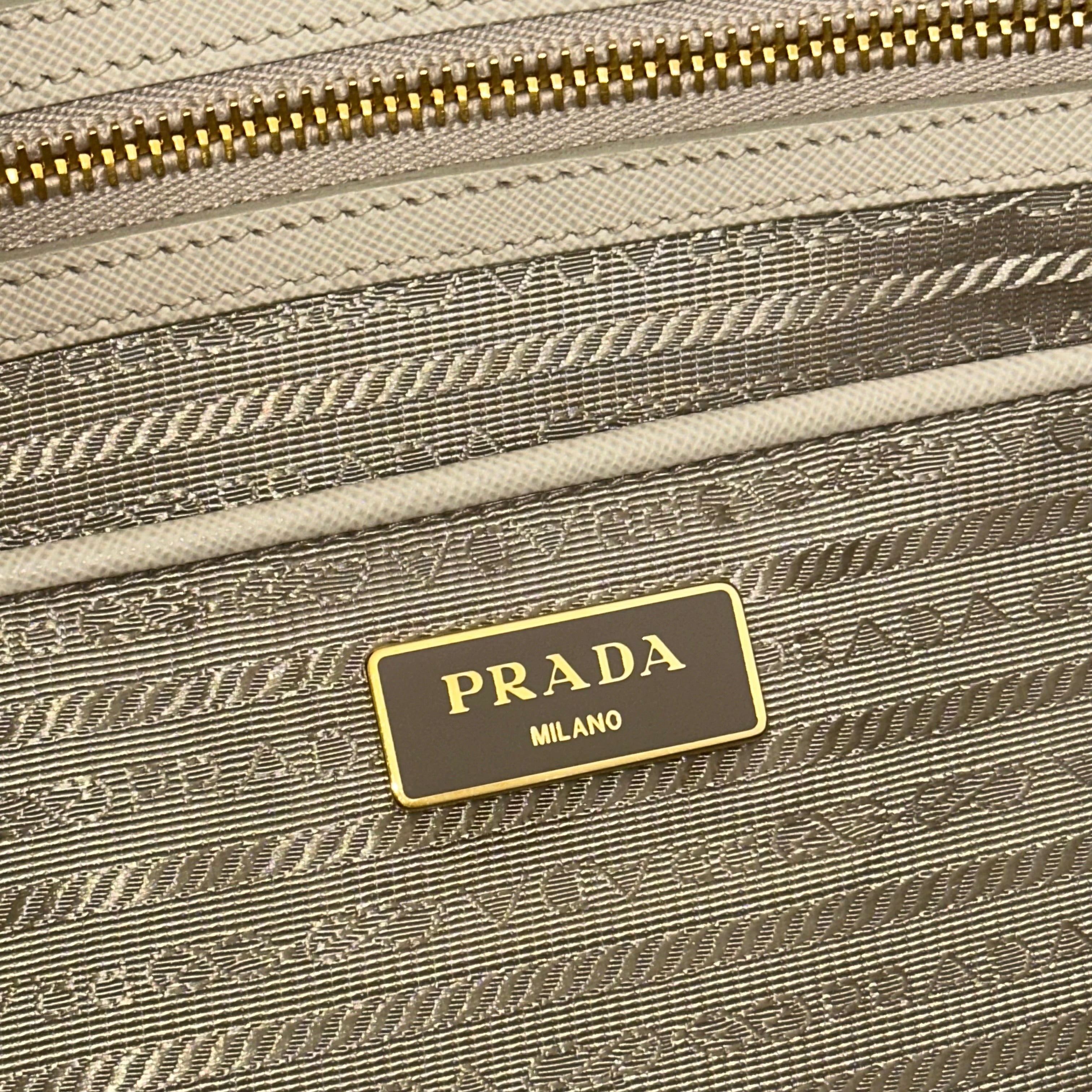 Ivory Nylon Tessuto Tote