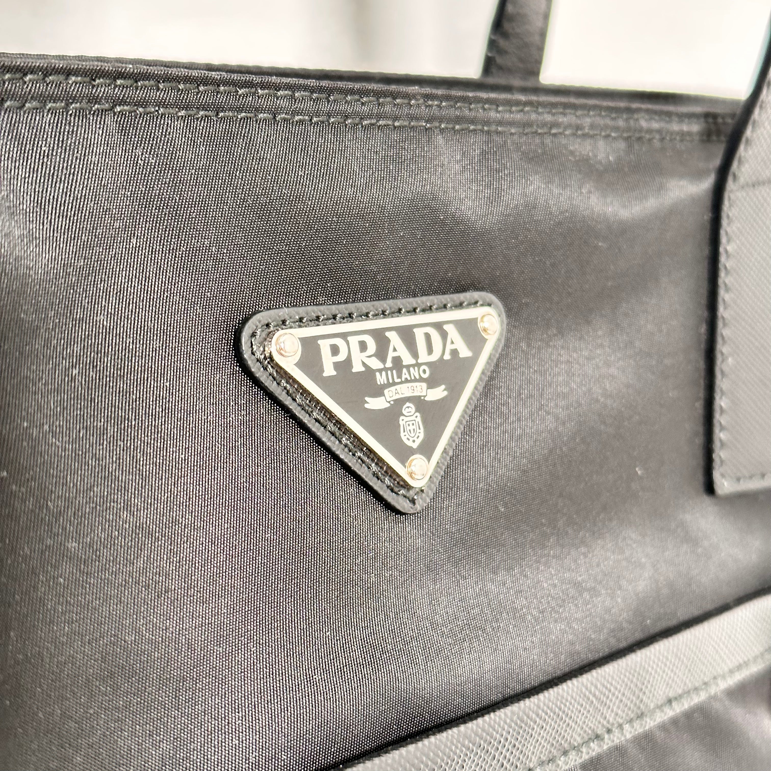 Medium Nylon Tessuto Tote