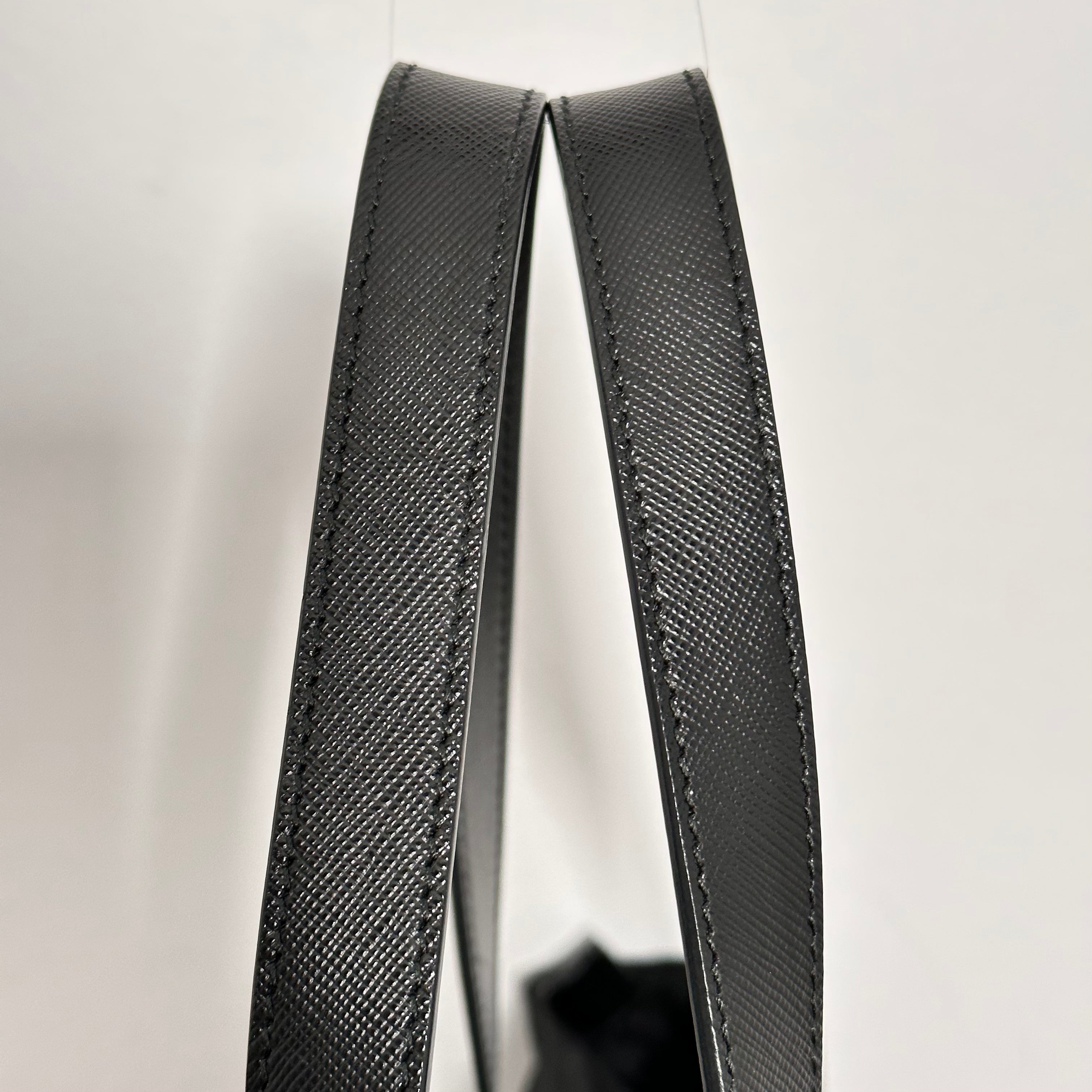 Medium Nylon Tessuto Tote
