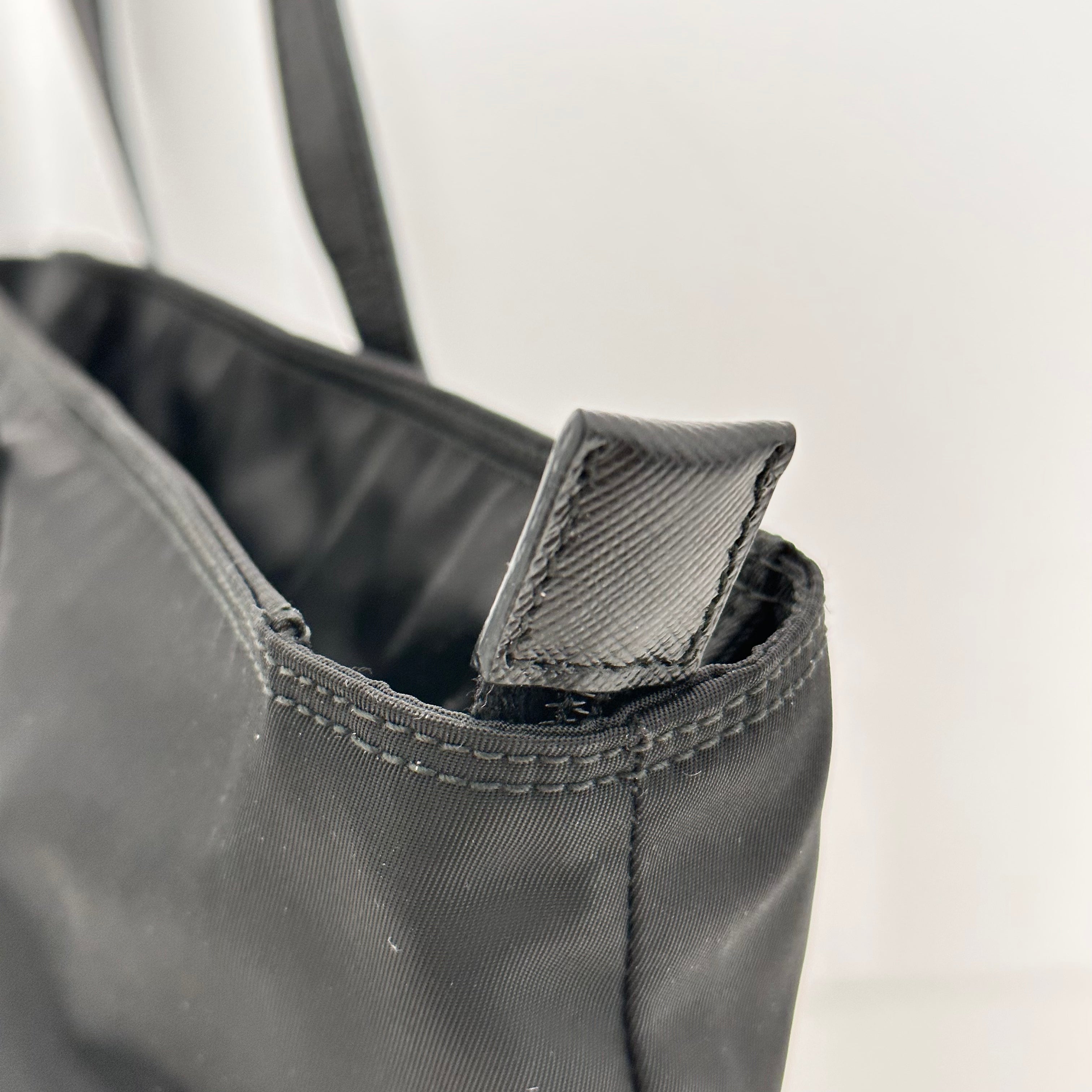 Medium Nylon Tessuto Tote