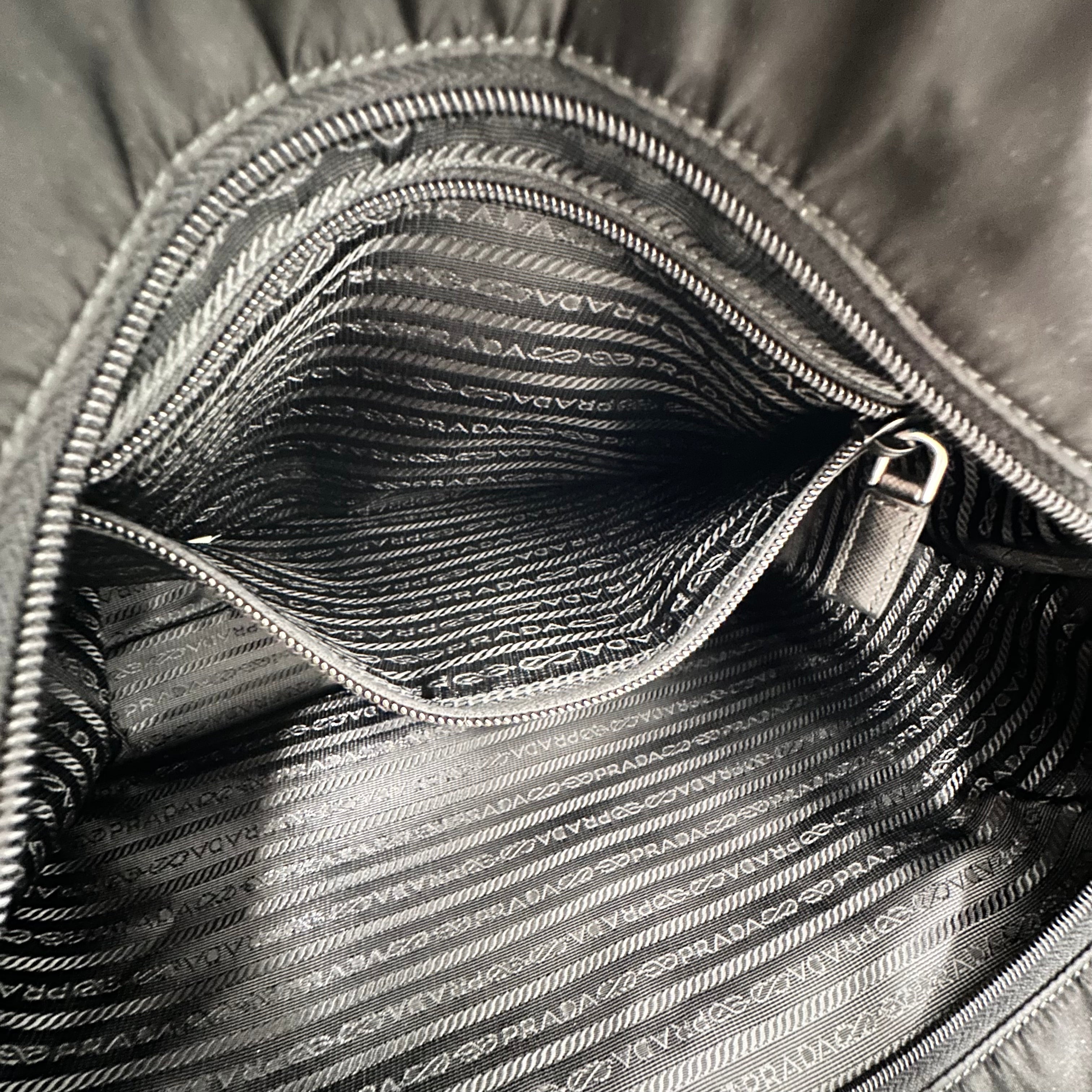 Medium Nylon Tessuto Tote