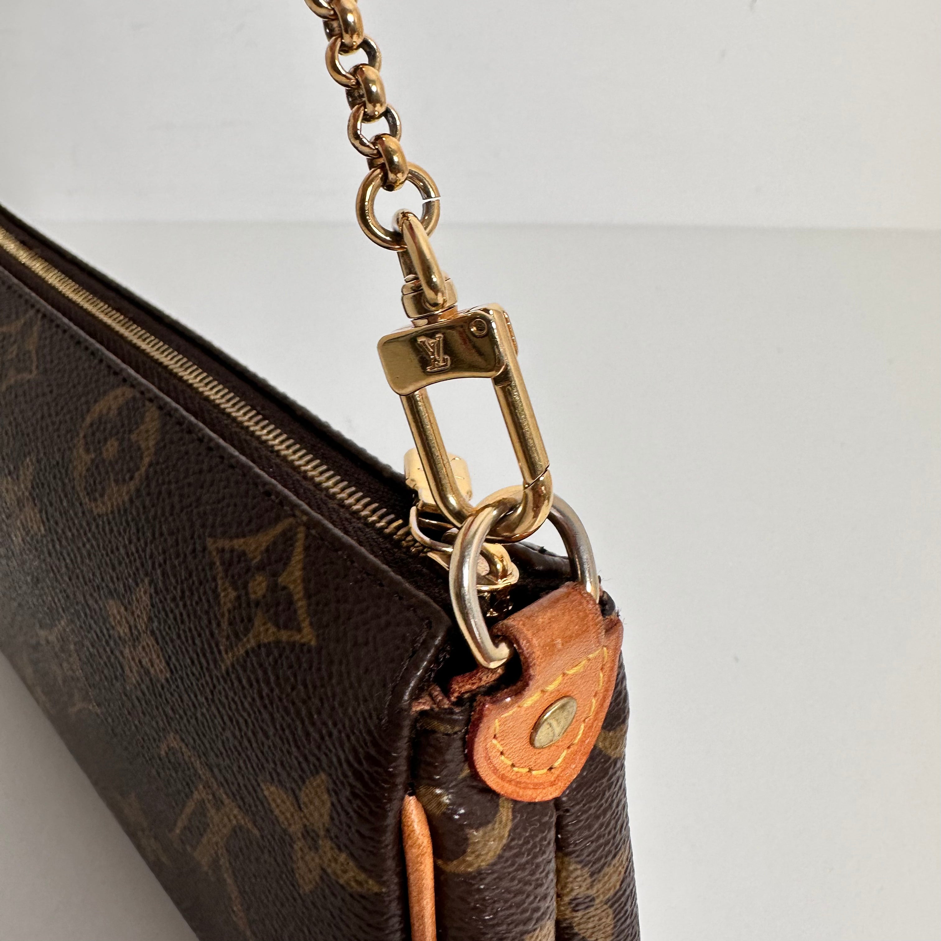 Eva Pochette Crossbody