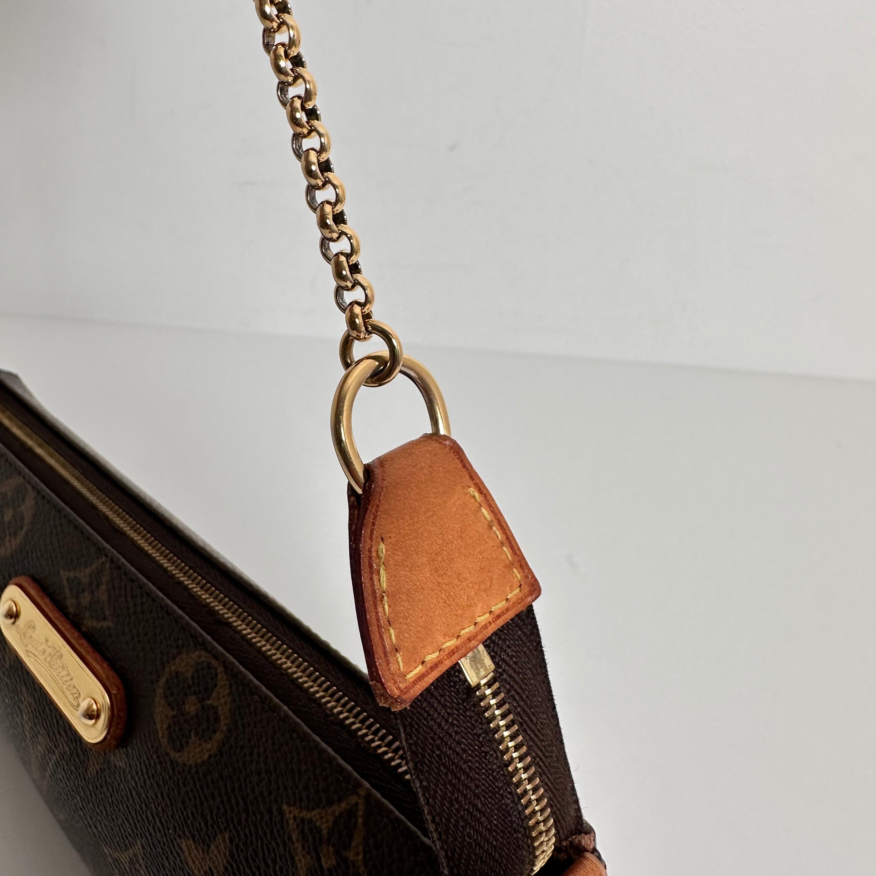 Eva Pochette Crossbody