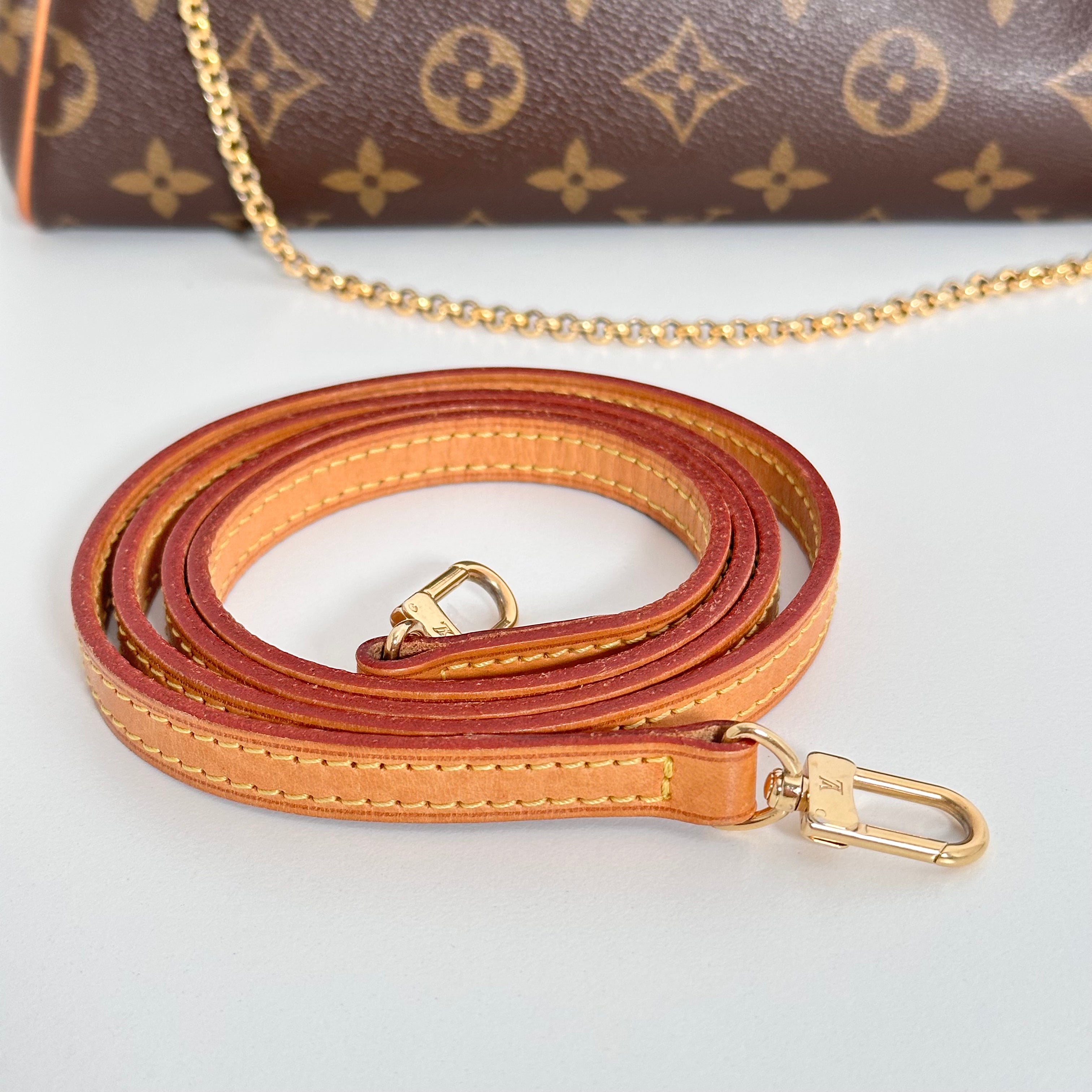 Eva Pochette Crossbody