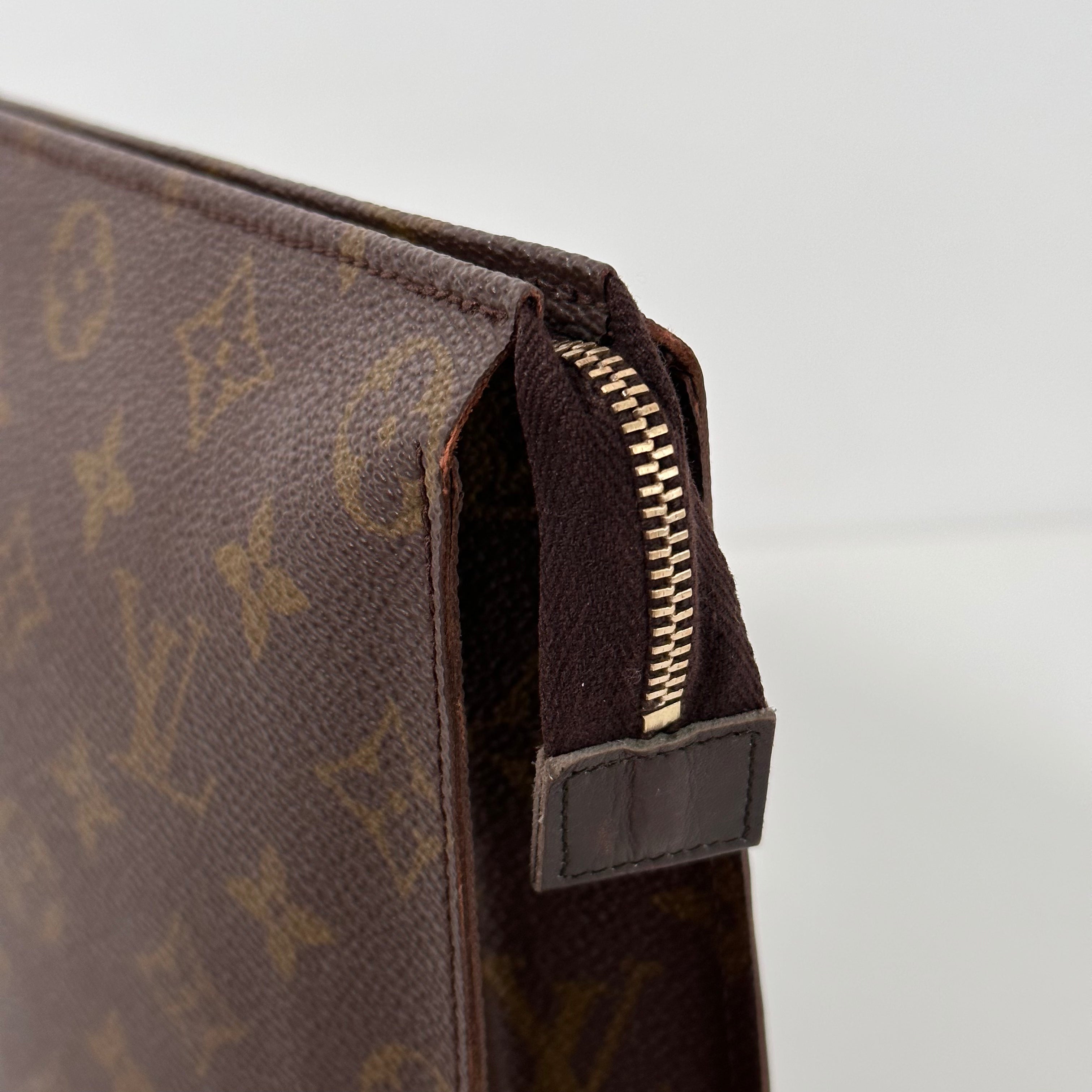 Monogram Toilette 26