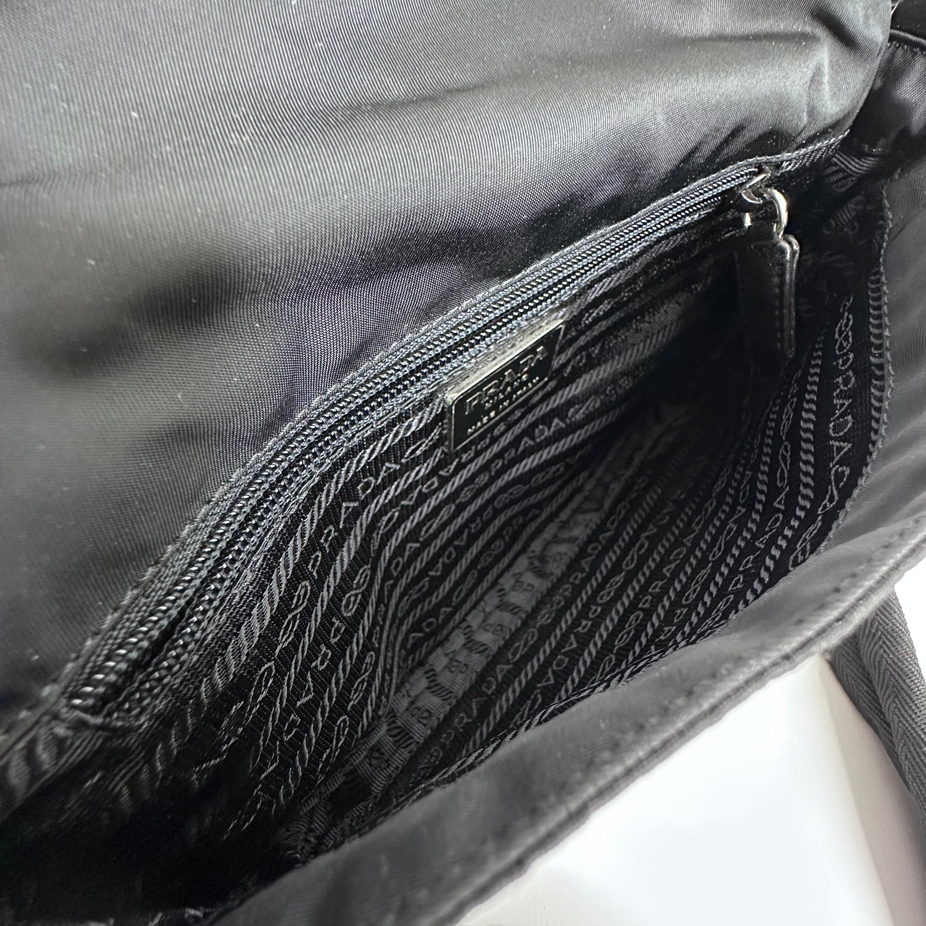 Nylon Tessuto Shoulder Bag