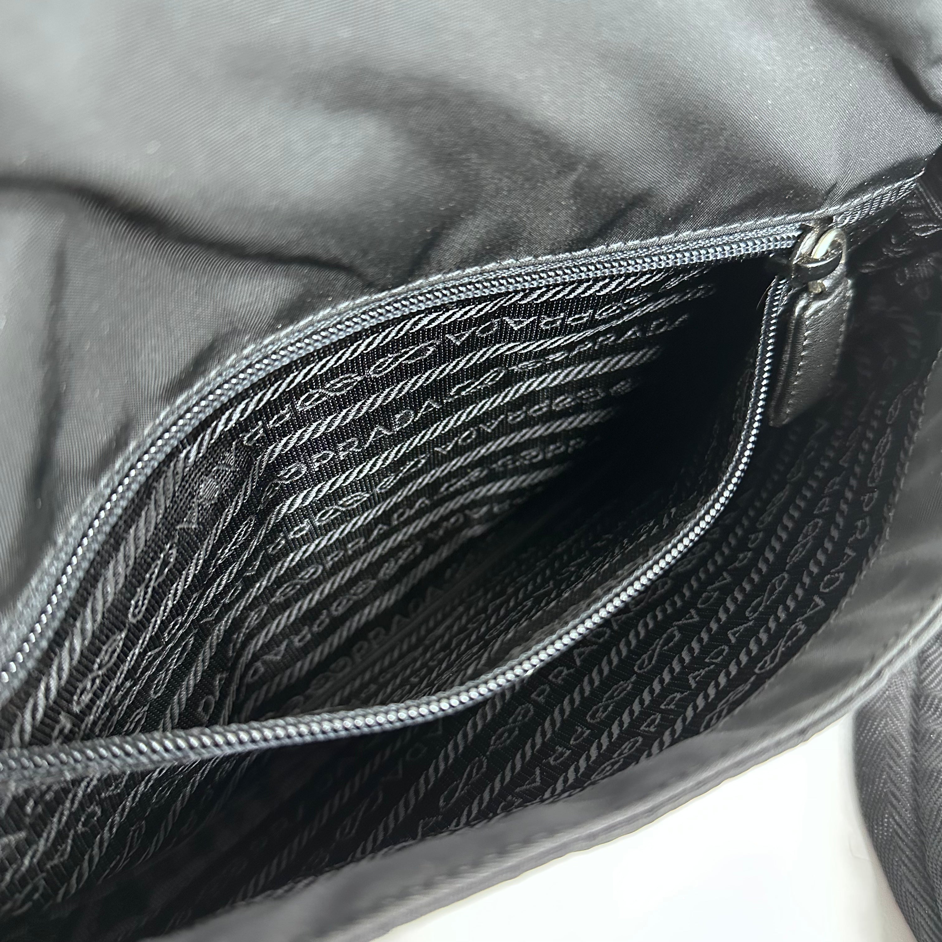 Nylon Tessuto Shoulder Bag
