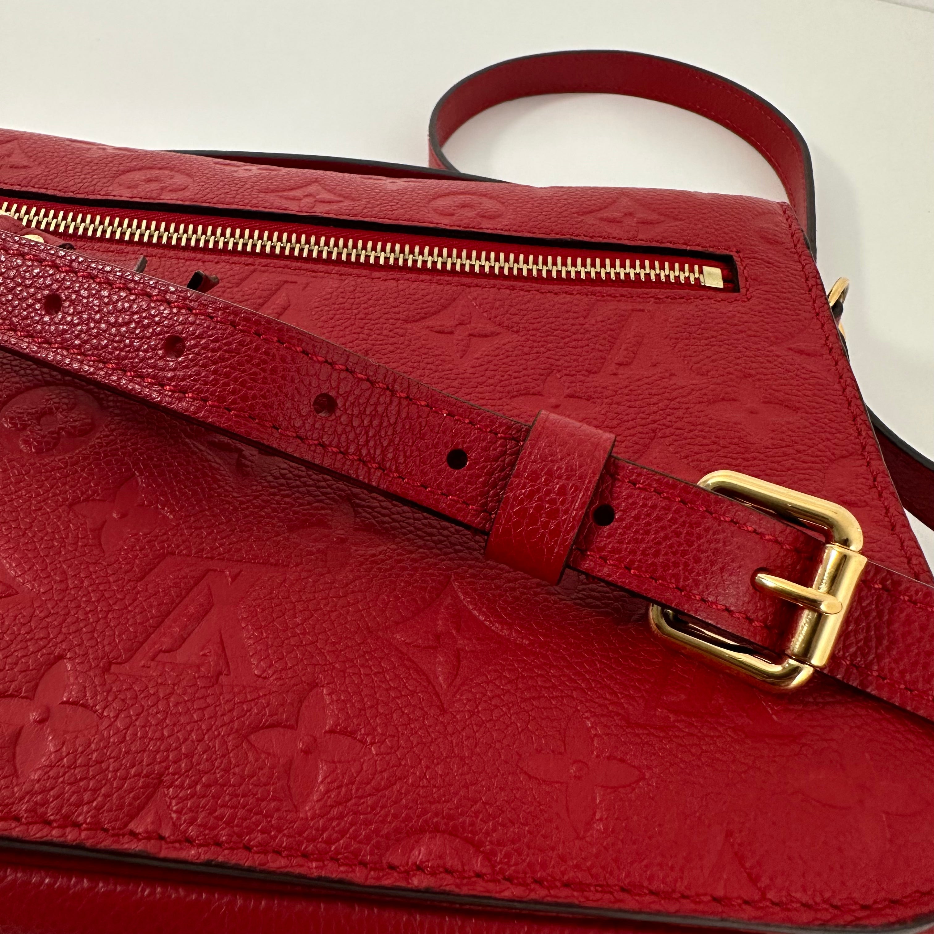 Red Monogram Empreinte Pochette Métis