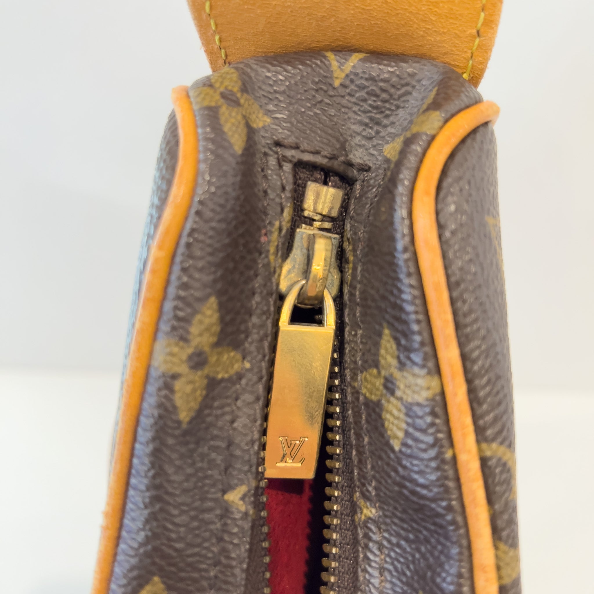 Monogram Croissant MM