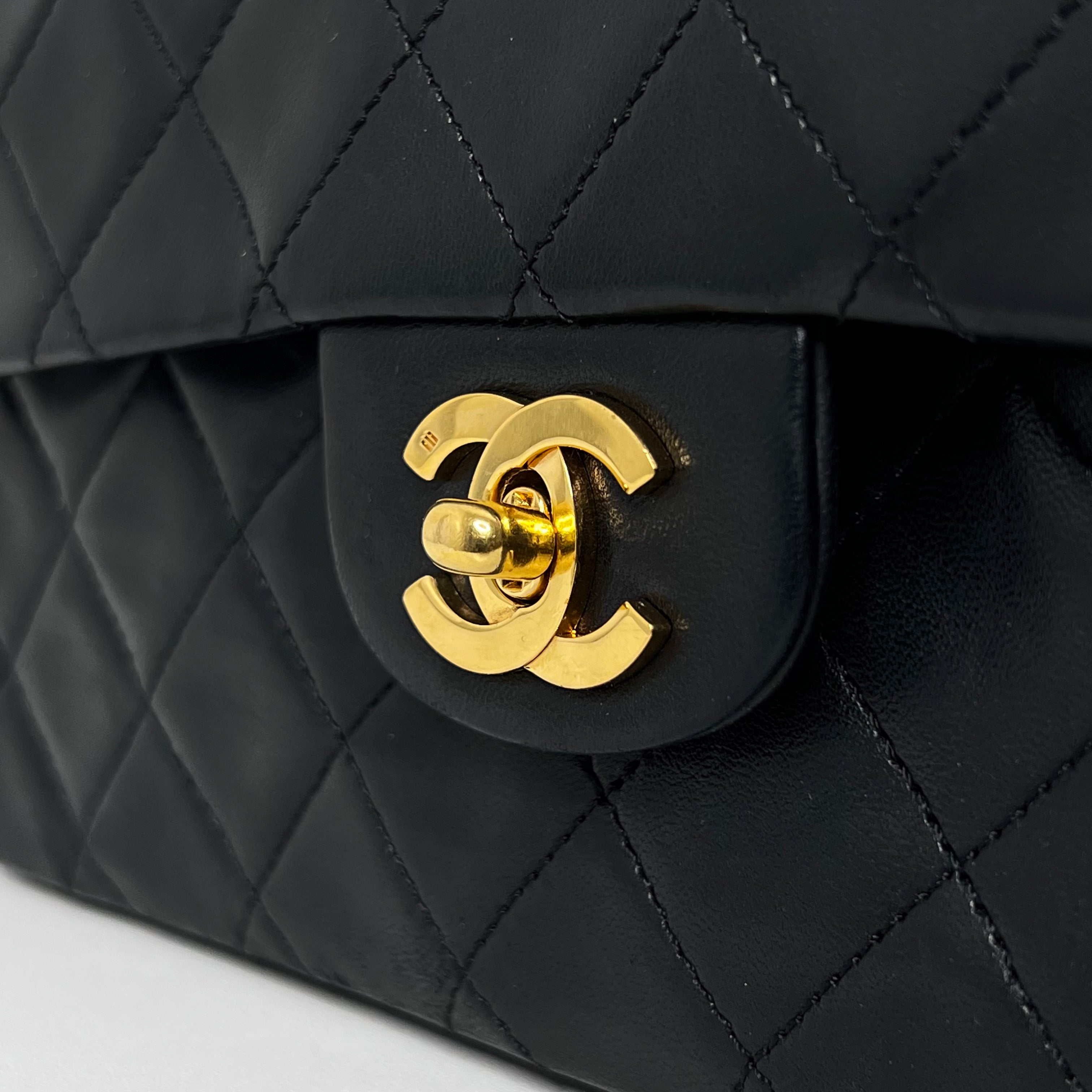 Vintage Medium Classic Double Flap