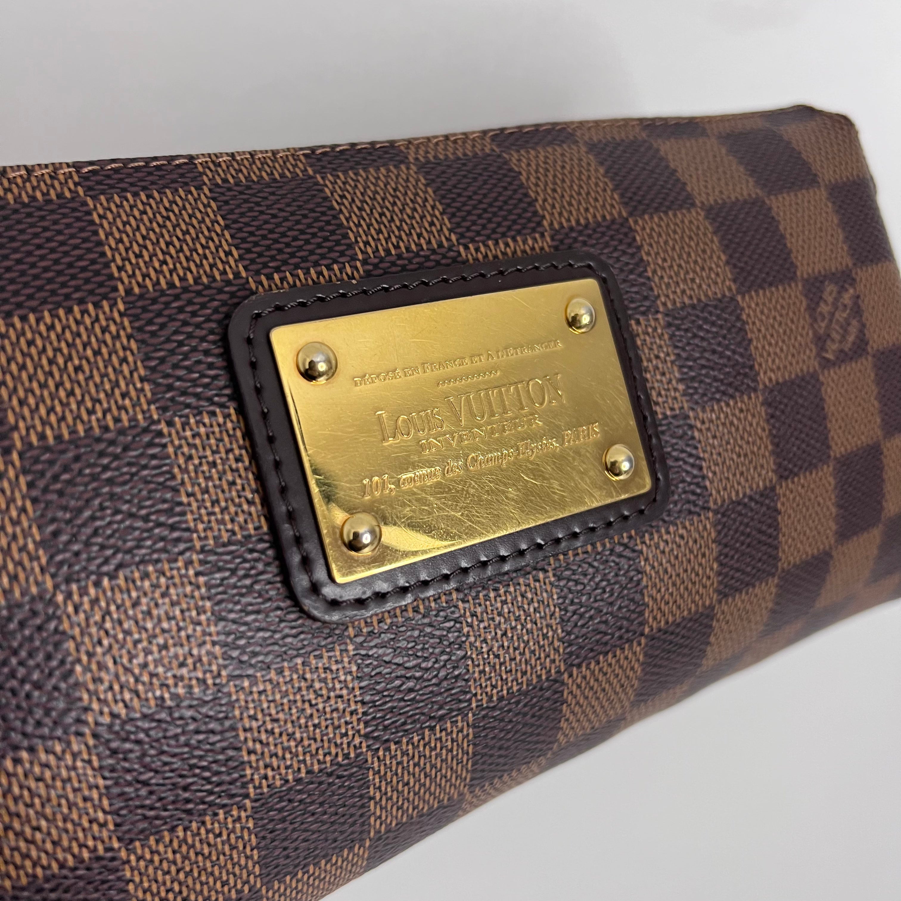 Damier Ebene Pochette Eva