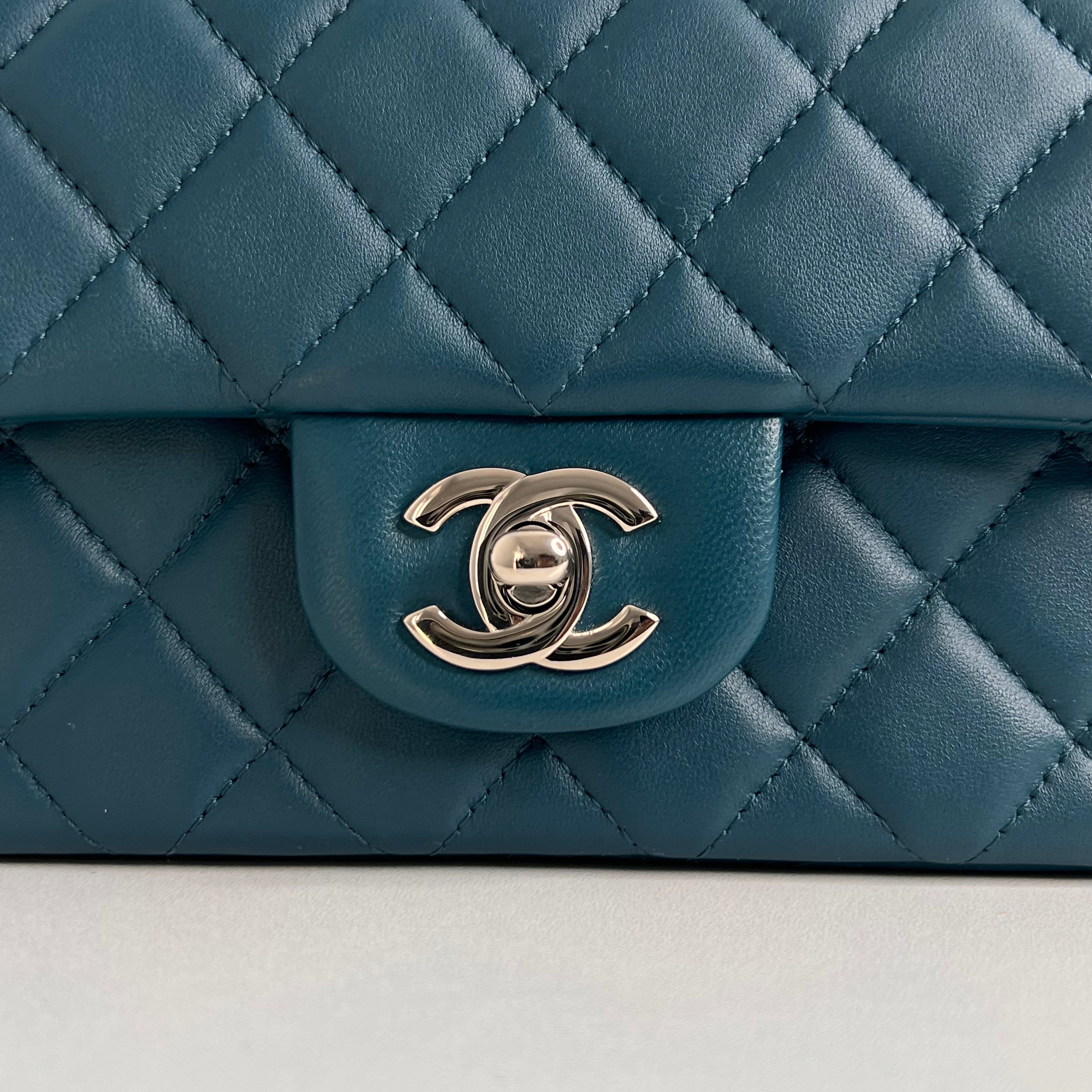 Mini Rectangle Flap in Bleu Fonce