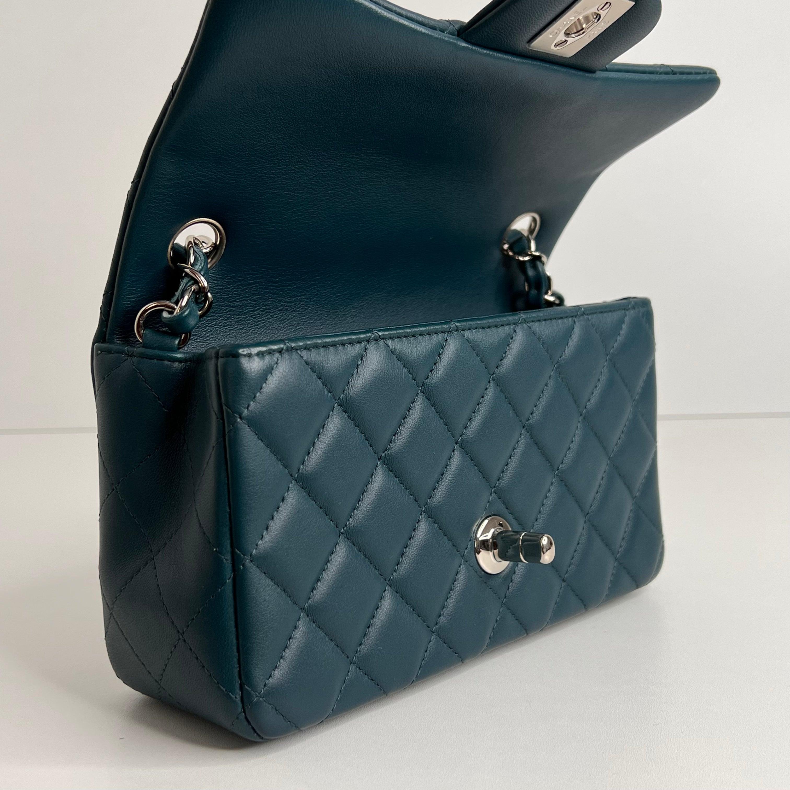 Mini Rectangle Flap in Bleu Fonce