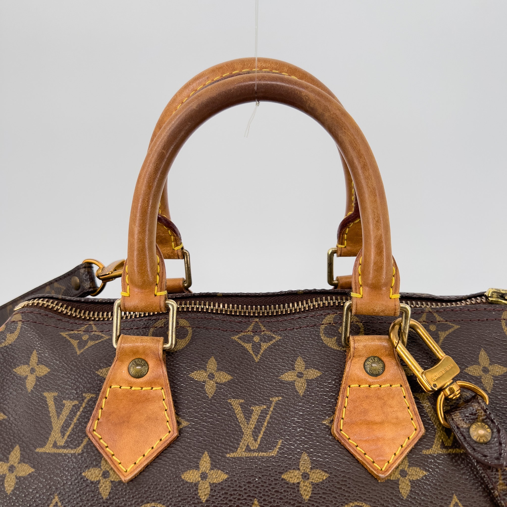 Speedy 25 with shoulder strap