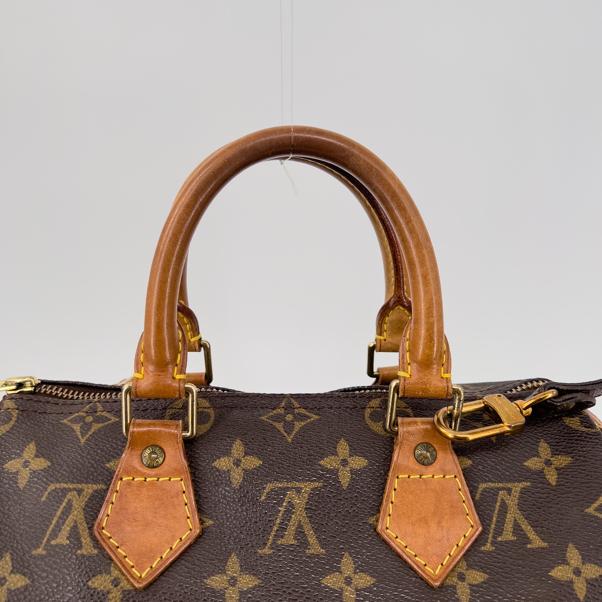 Speedy 25 with shoulder strap