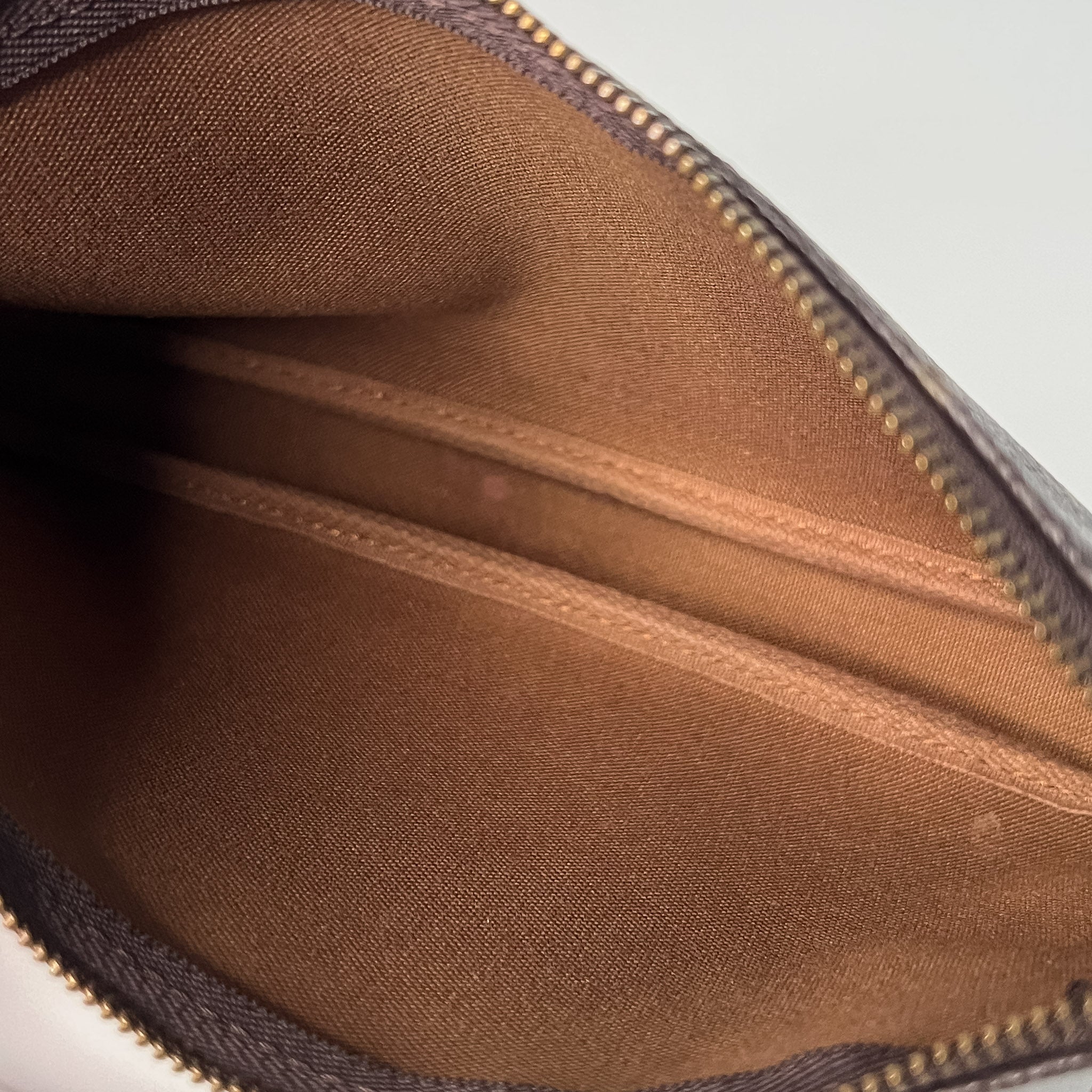 Monogram Pochette