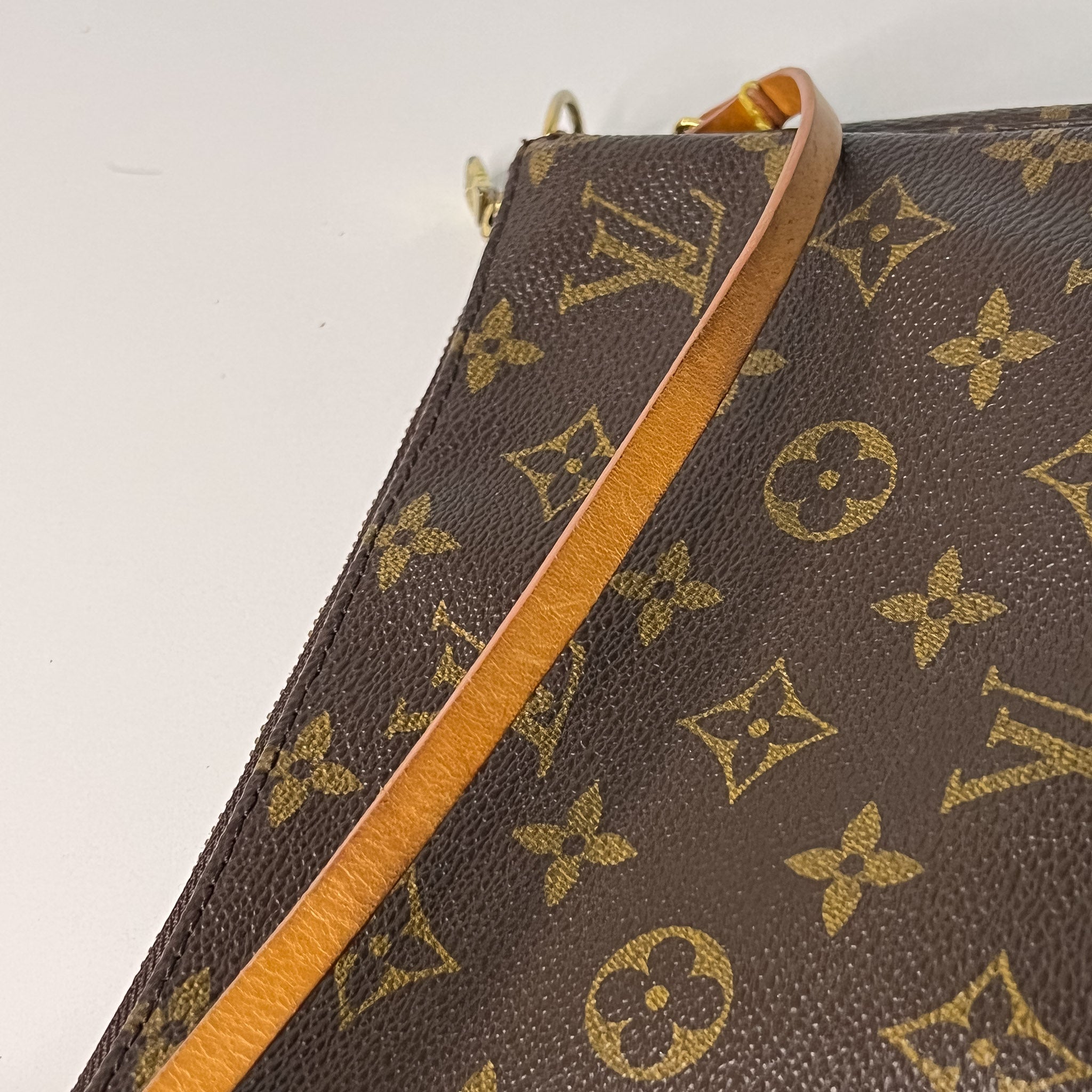 Monogram Pochette