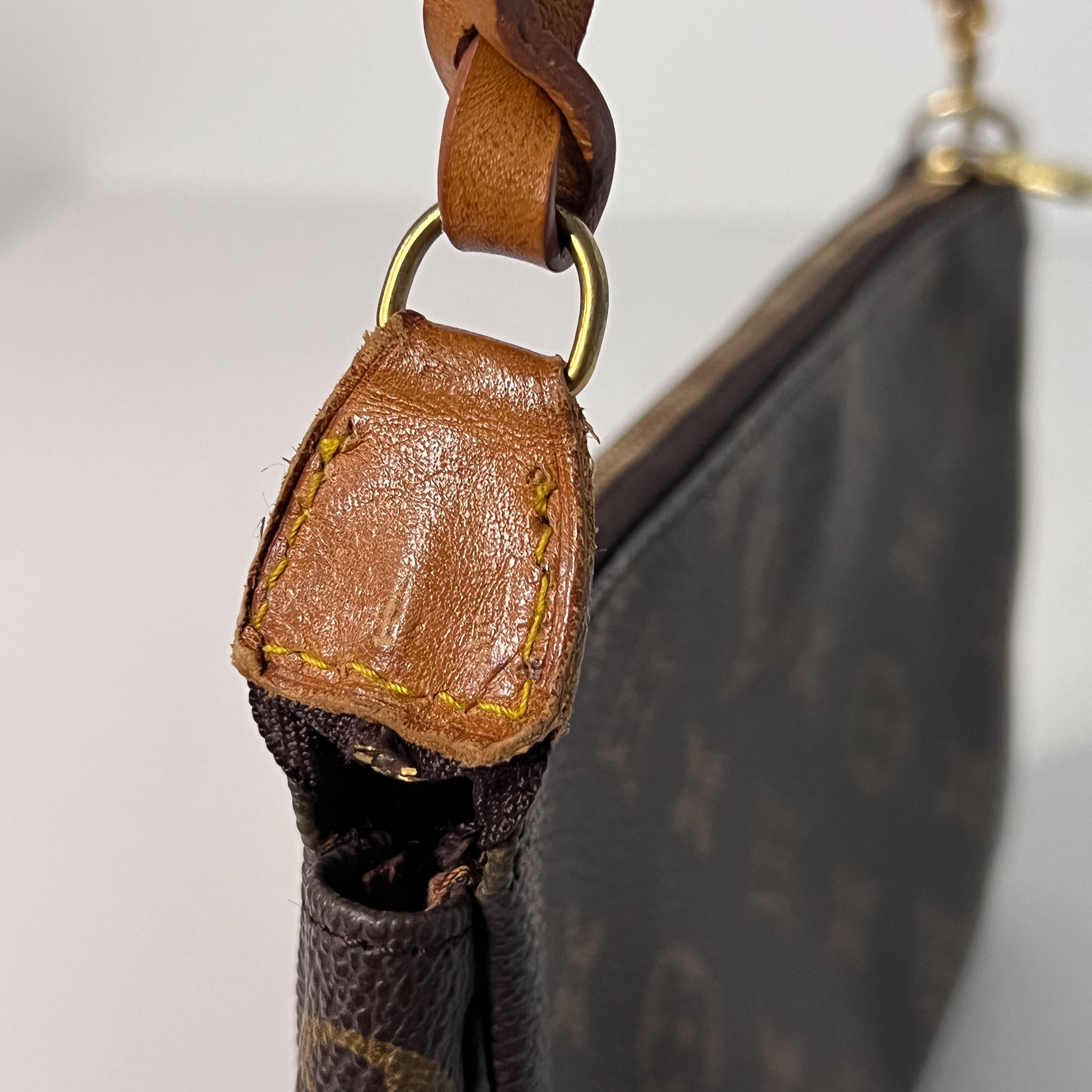Monogram Pochette