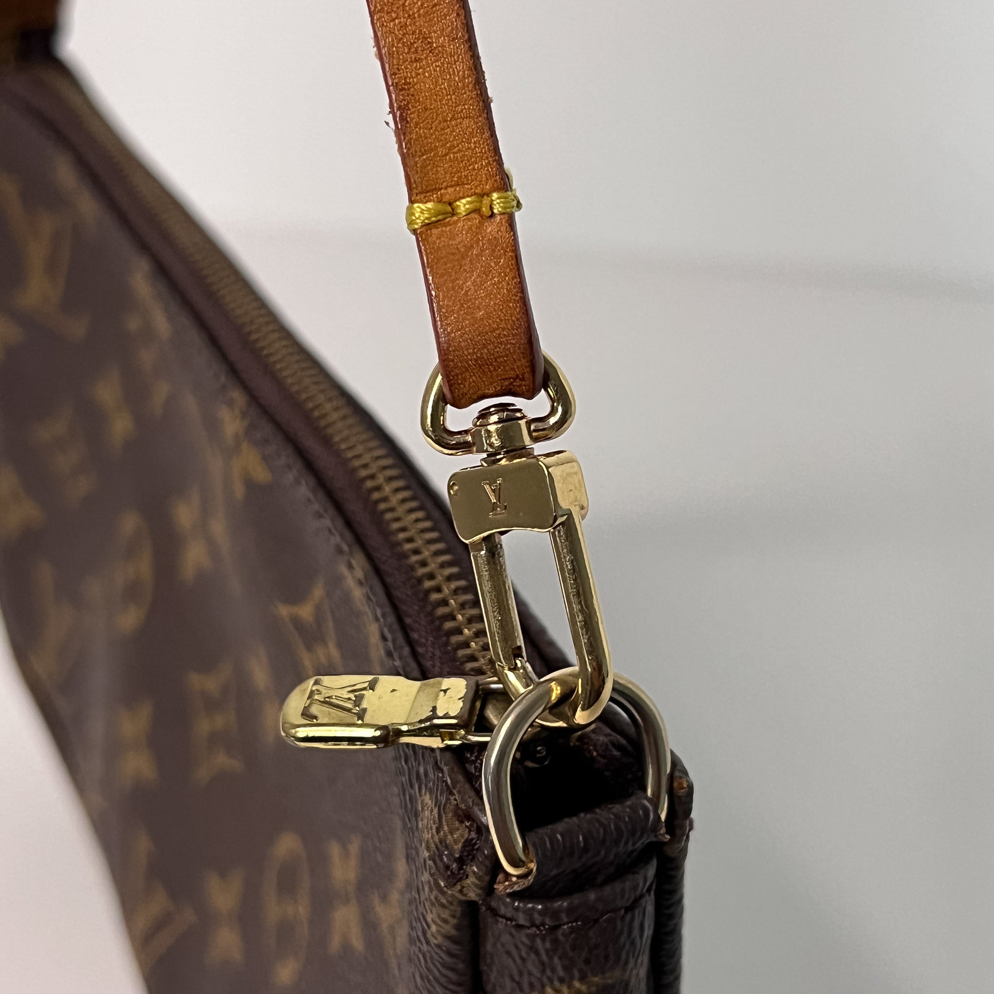 Monogram Pochette