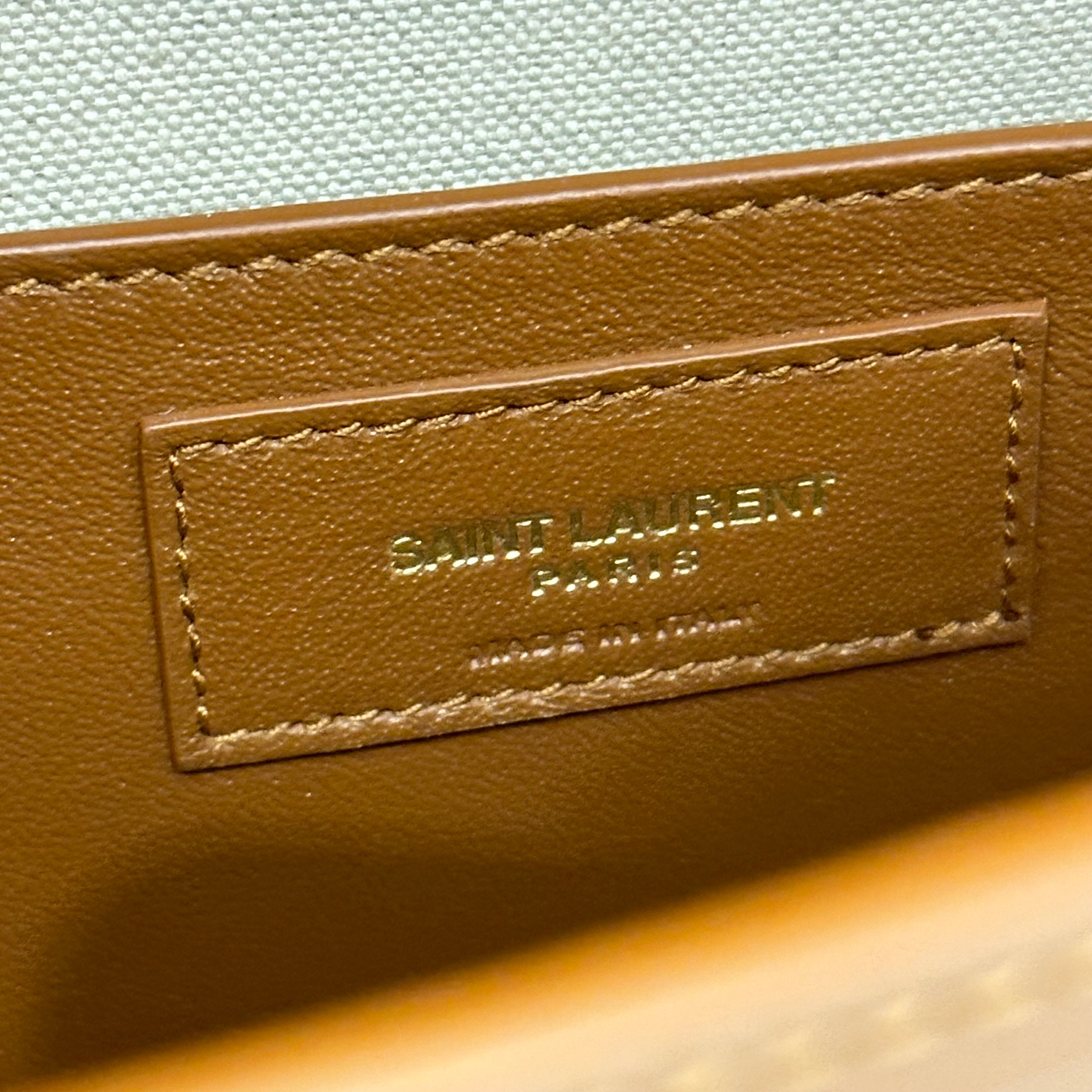 Medium Manhattan Shoulder Bag