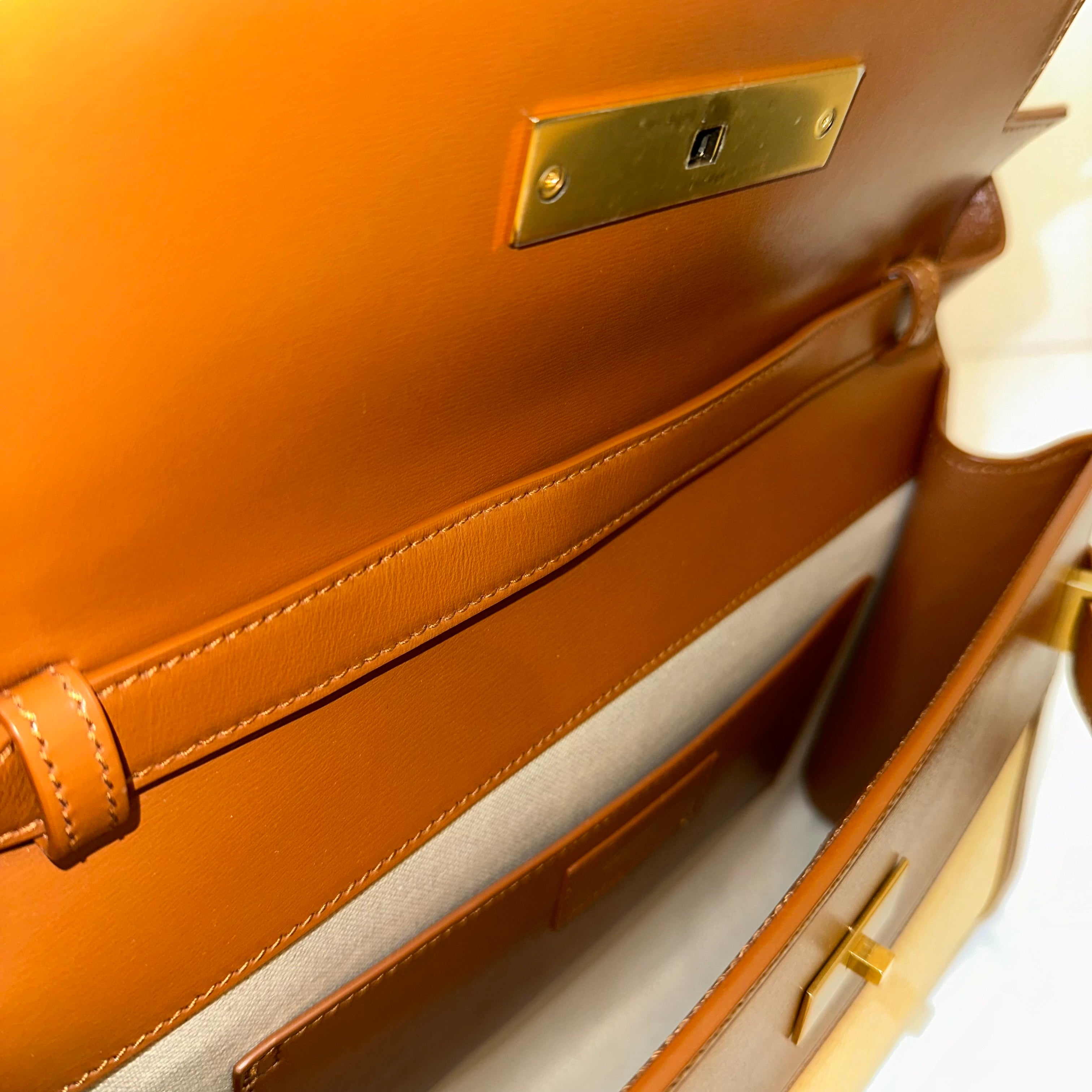 Medium Manhattan Shoulder Bag