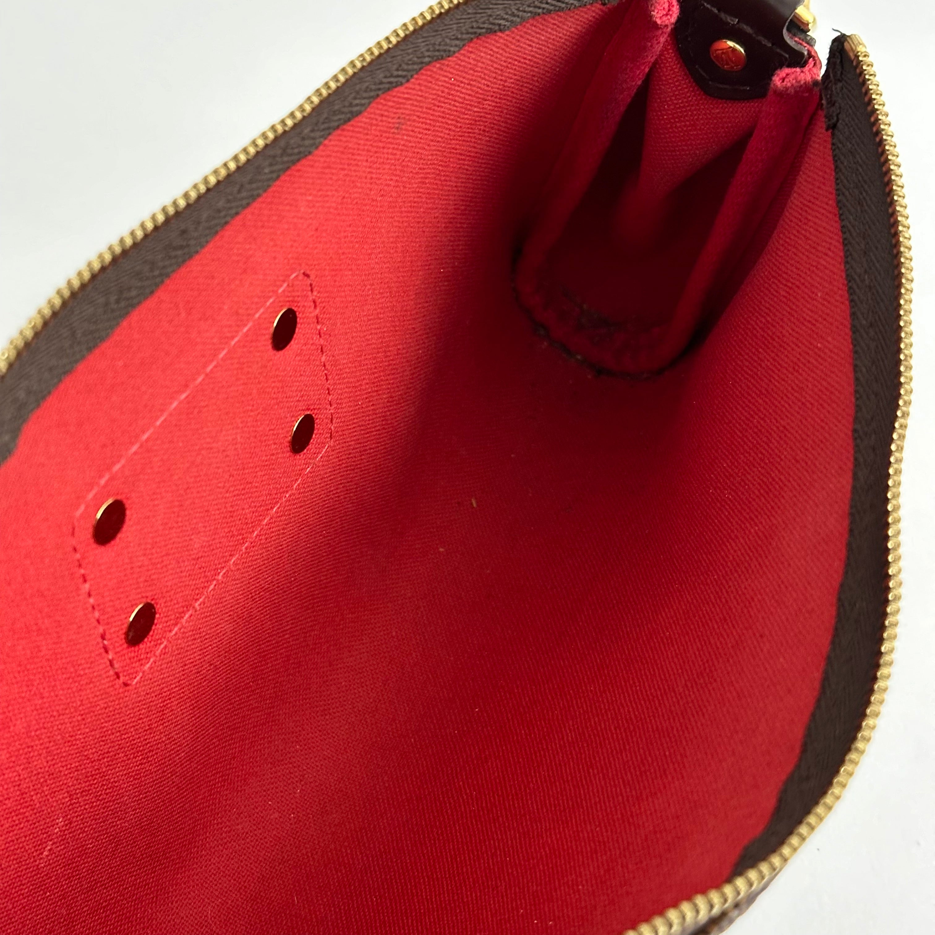 Eva Pochette