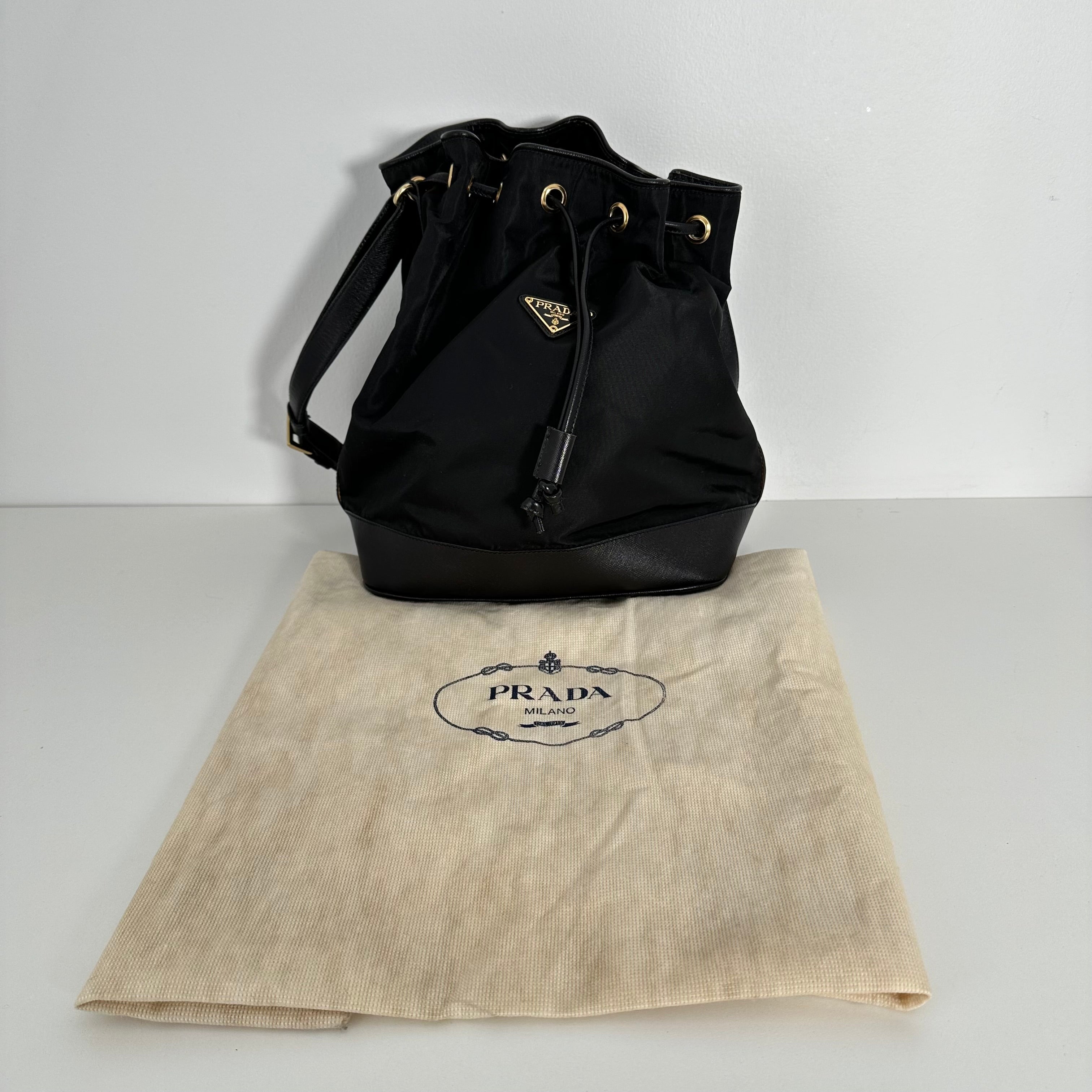 Nylon Tessuto Bucket Bag