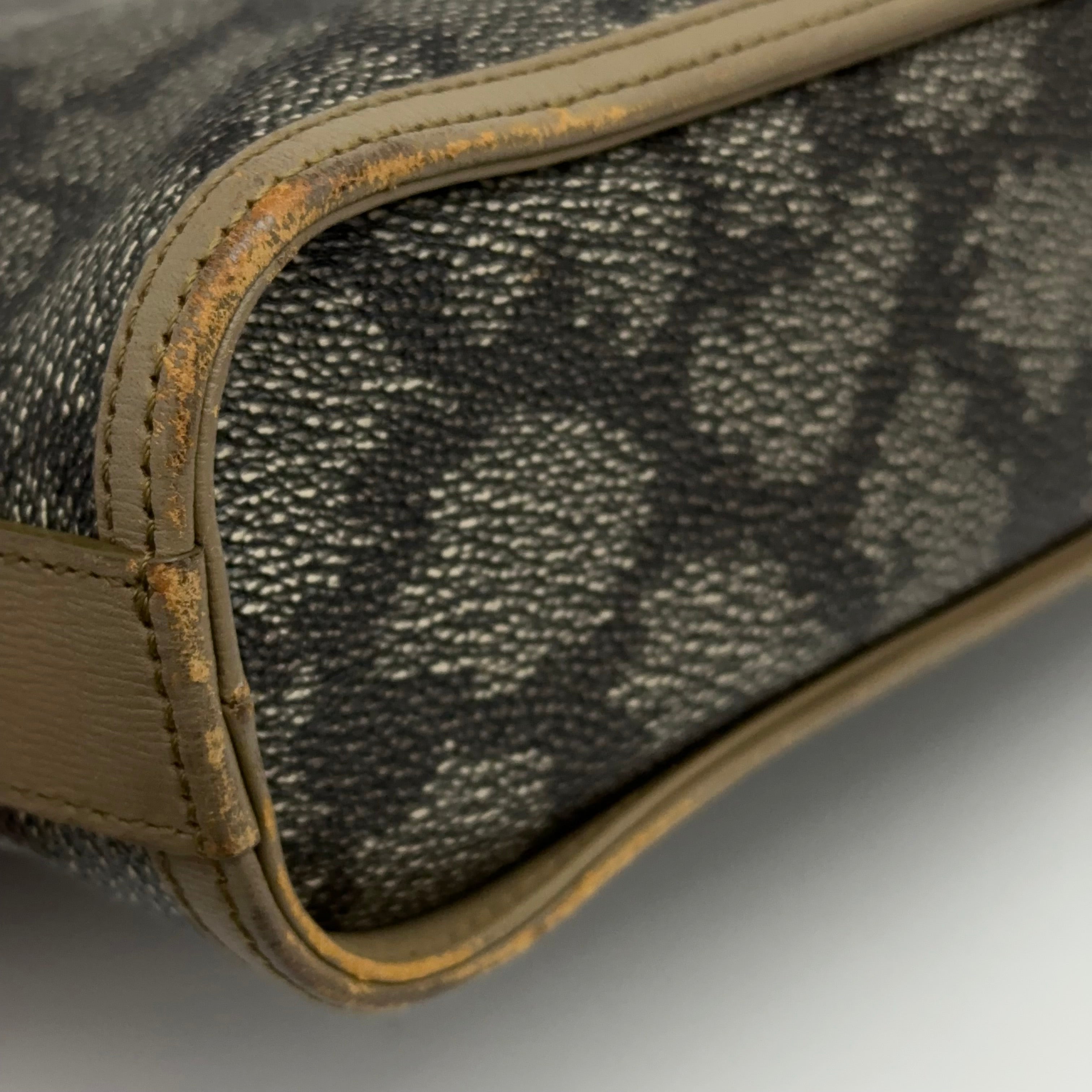 Giraffe Crossbody