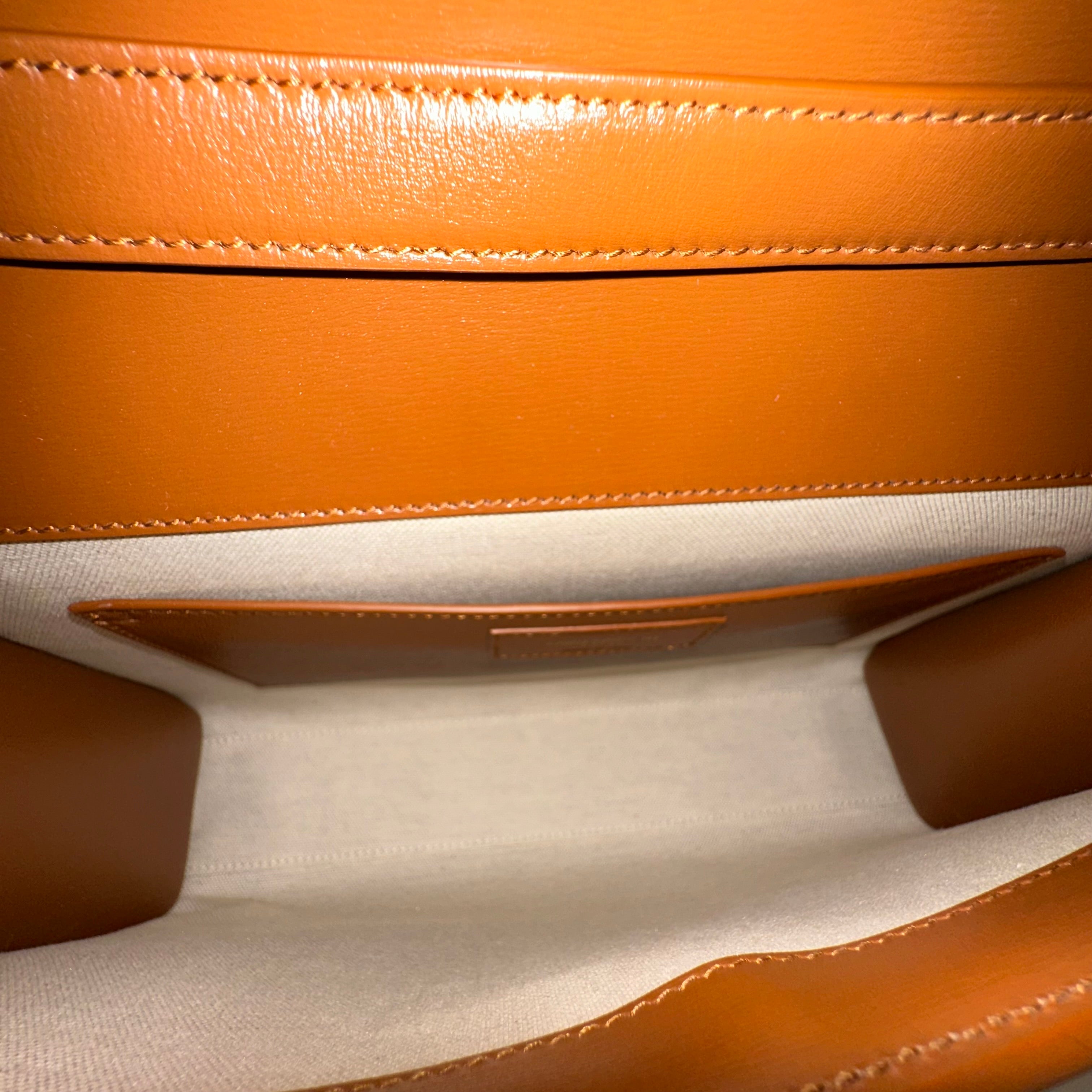 Medium Manhattan Shoulder Bag