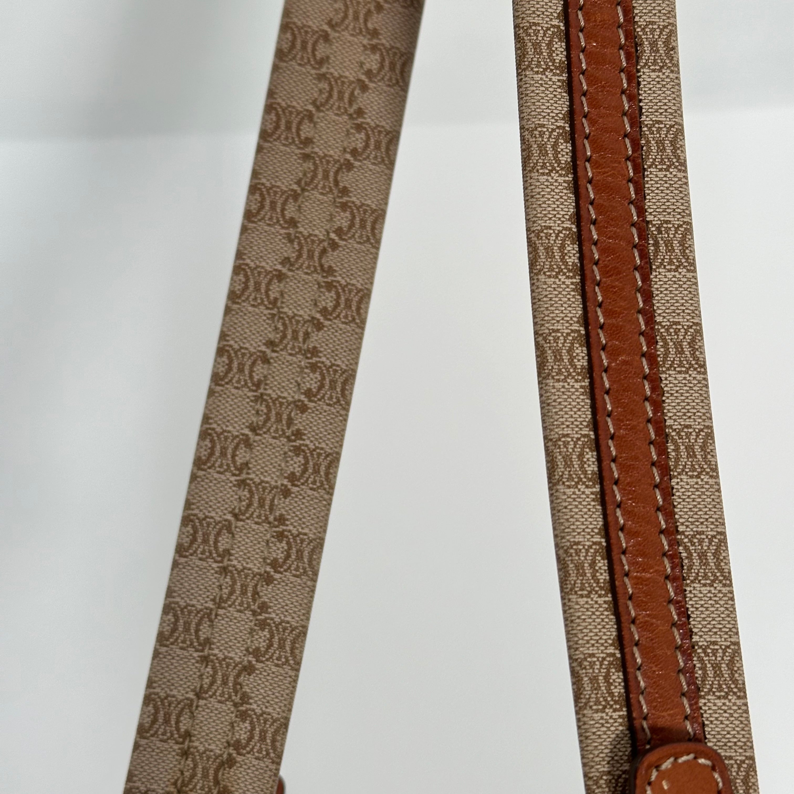 Light Macadem Bucket Bag
