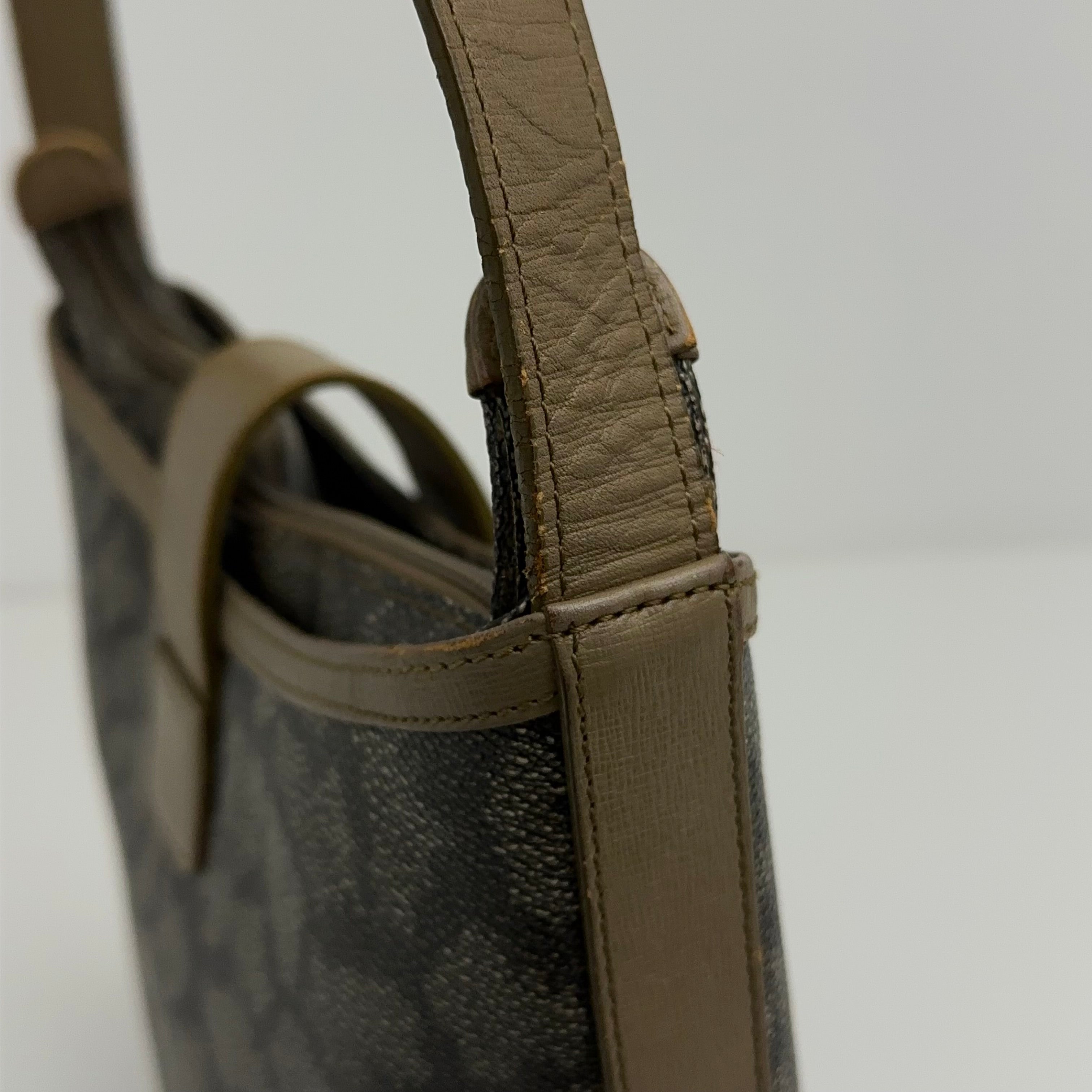 Giraffe Crossbody