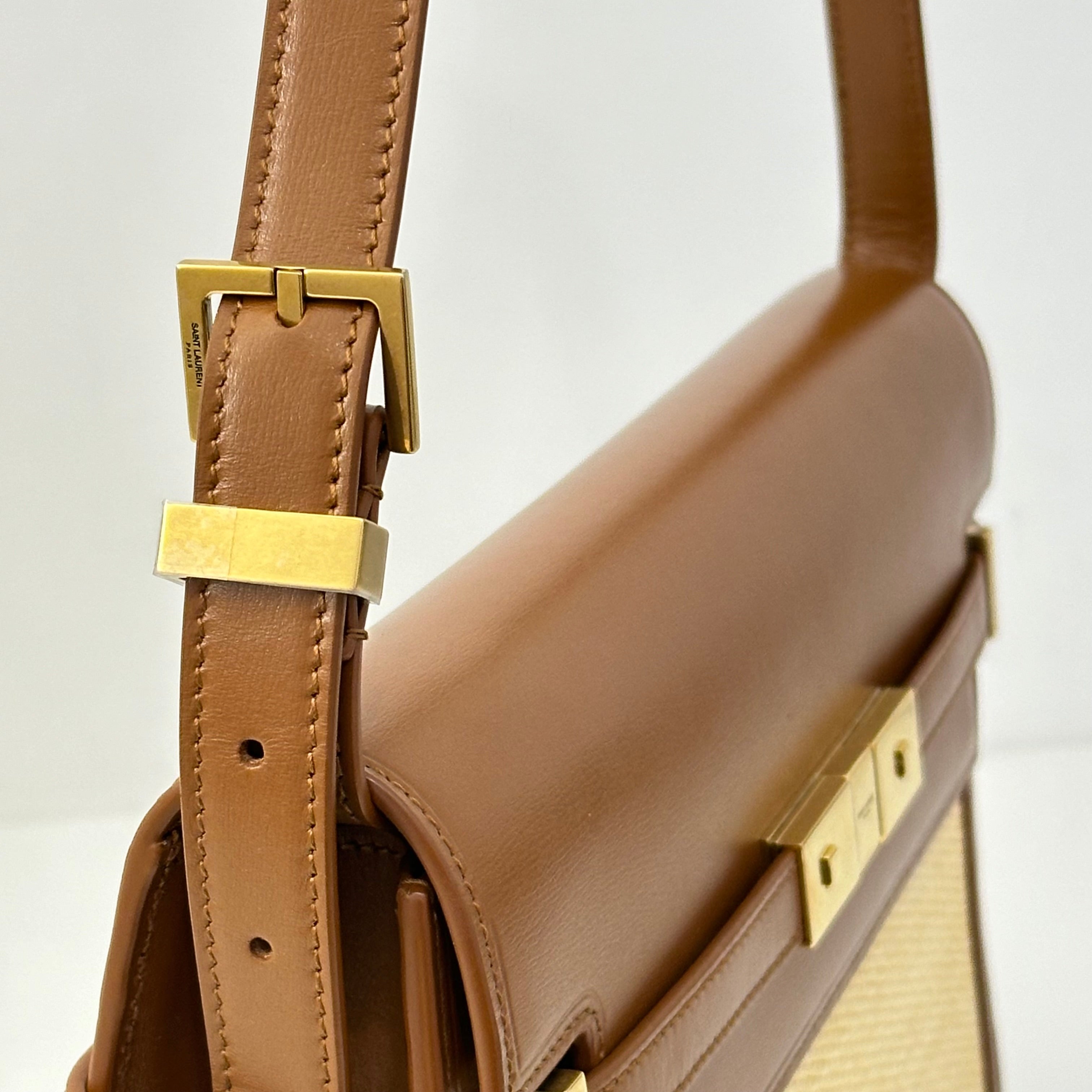 Medium Manhattan Shoulder Bag