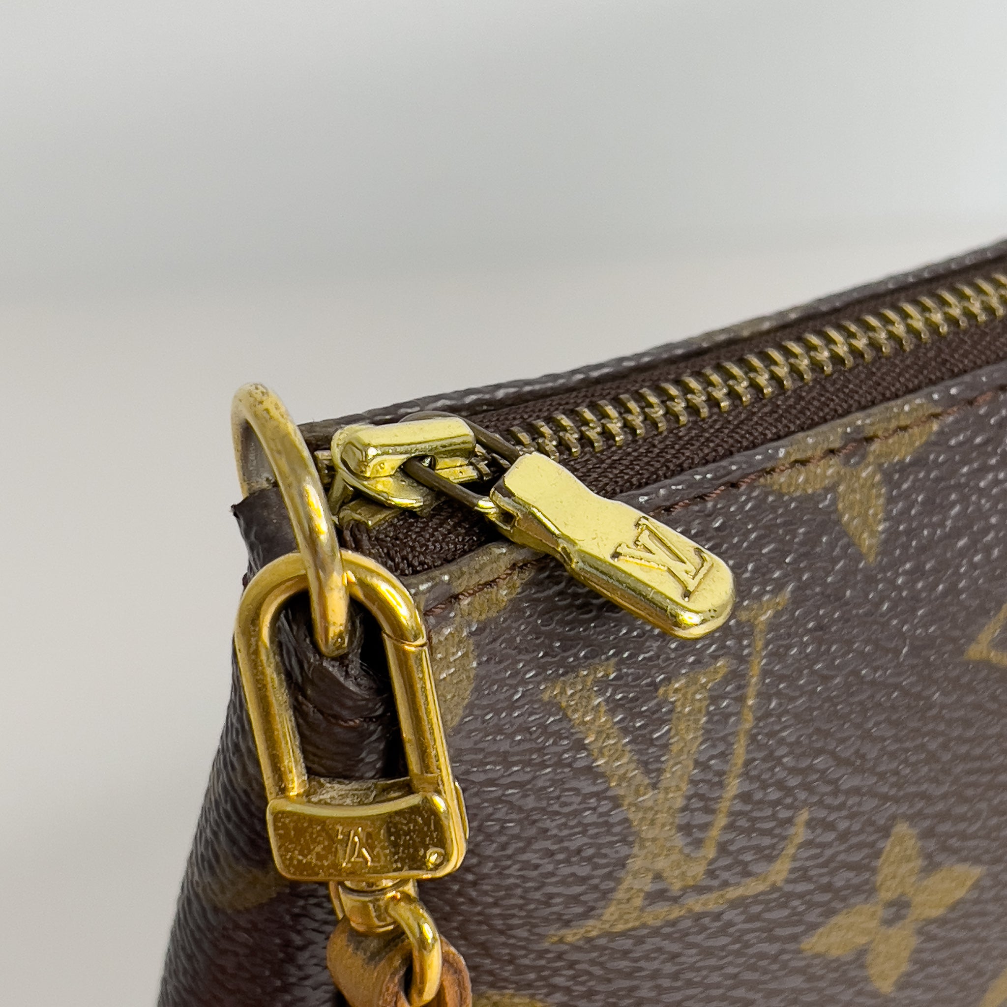 Monogram Pochette