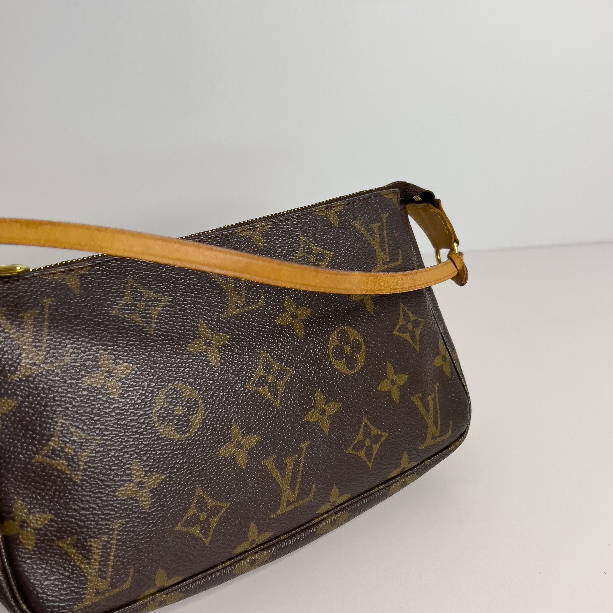 Monogram Pochette