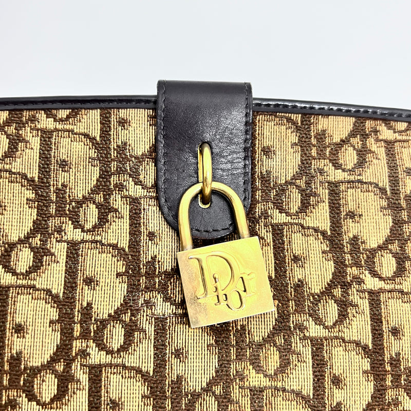 Trotter Lock Shoulder Bag