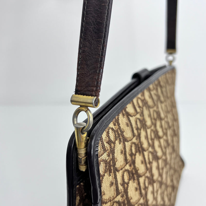 Trotter Lock Shoulder Bag