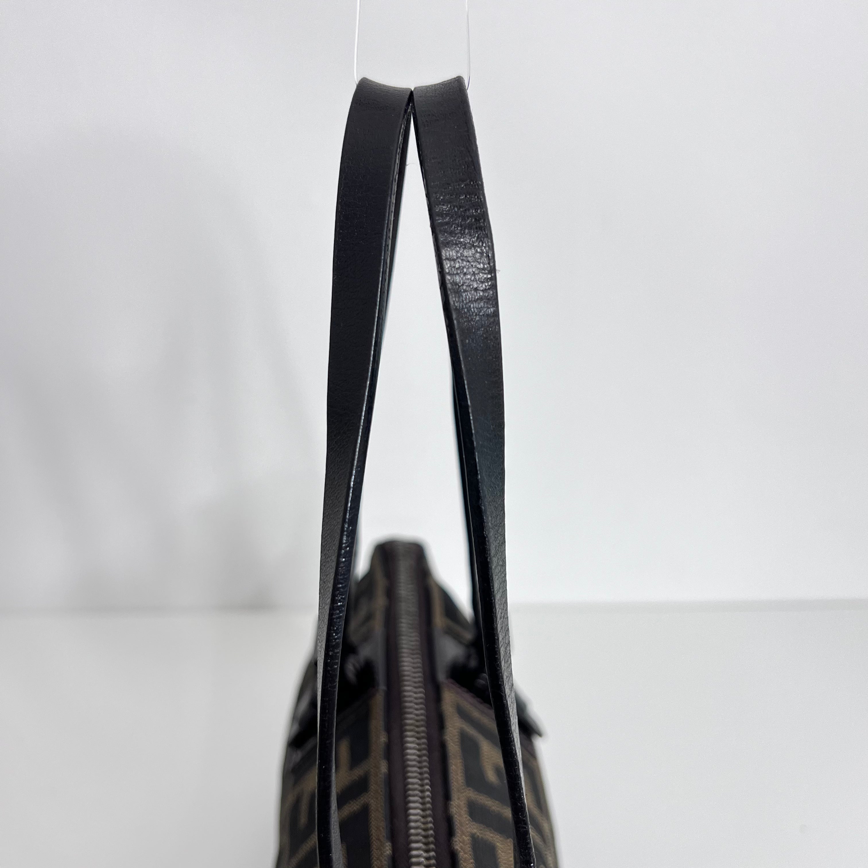 Long Pochette