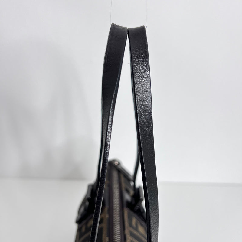 Long Pochette