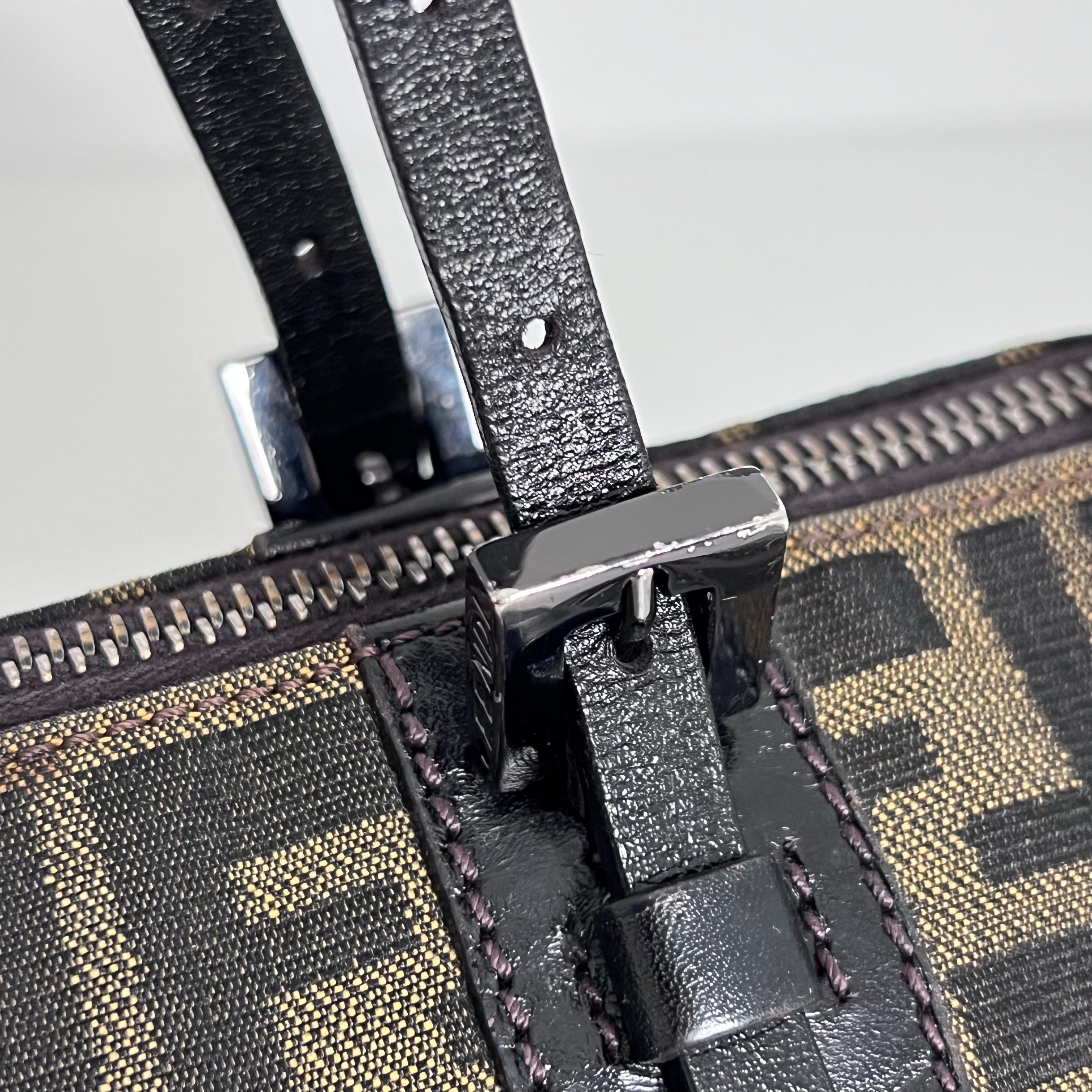 Long Pochette