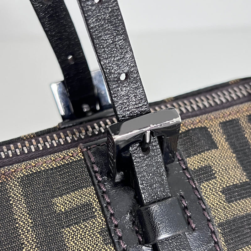 Long Pochette