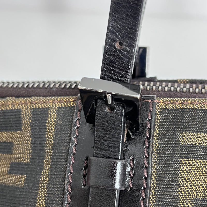 Long Pochette